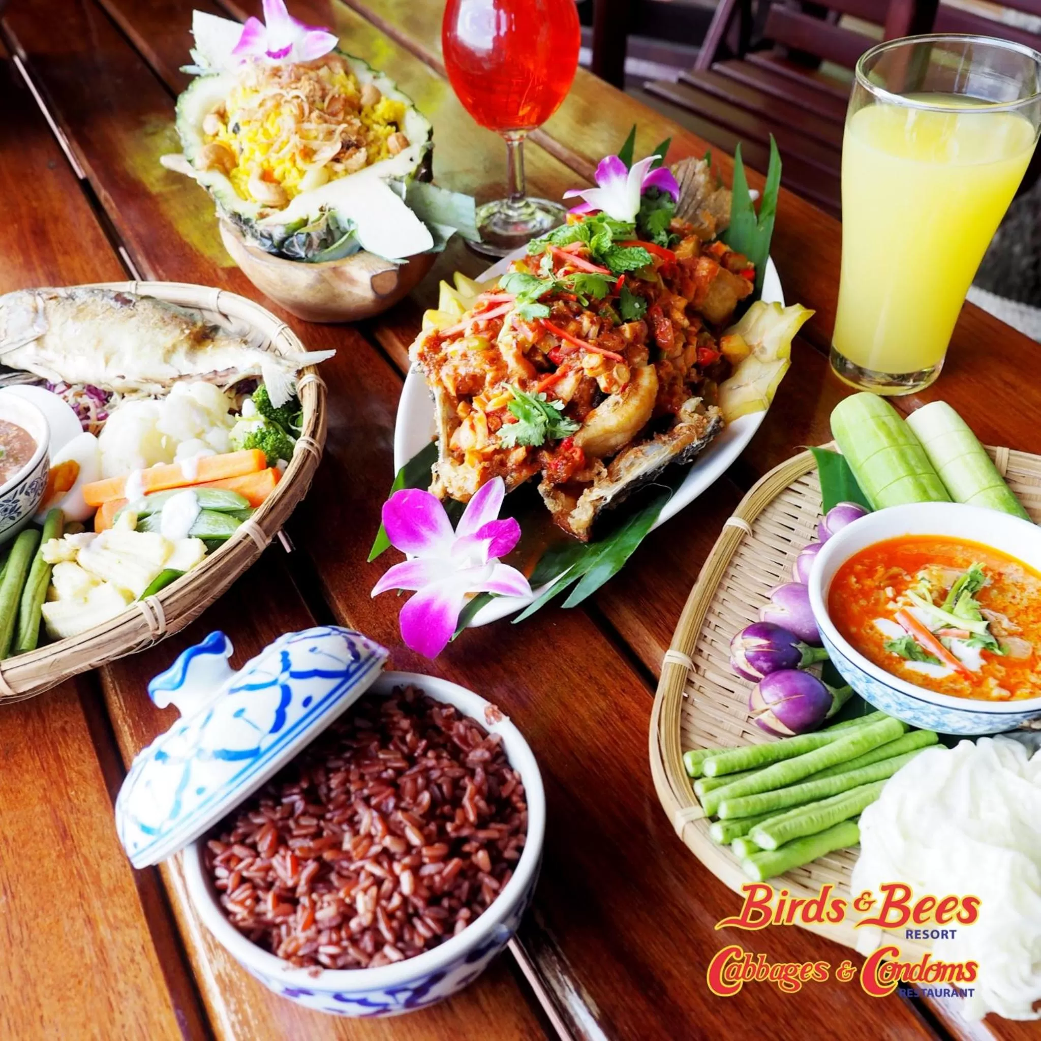 Food and drinks in Birds and Bees Resort