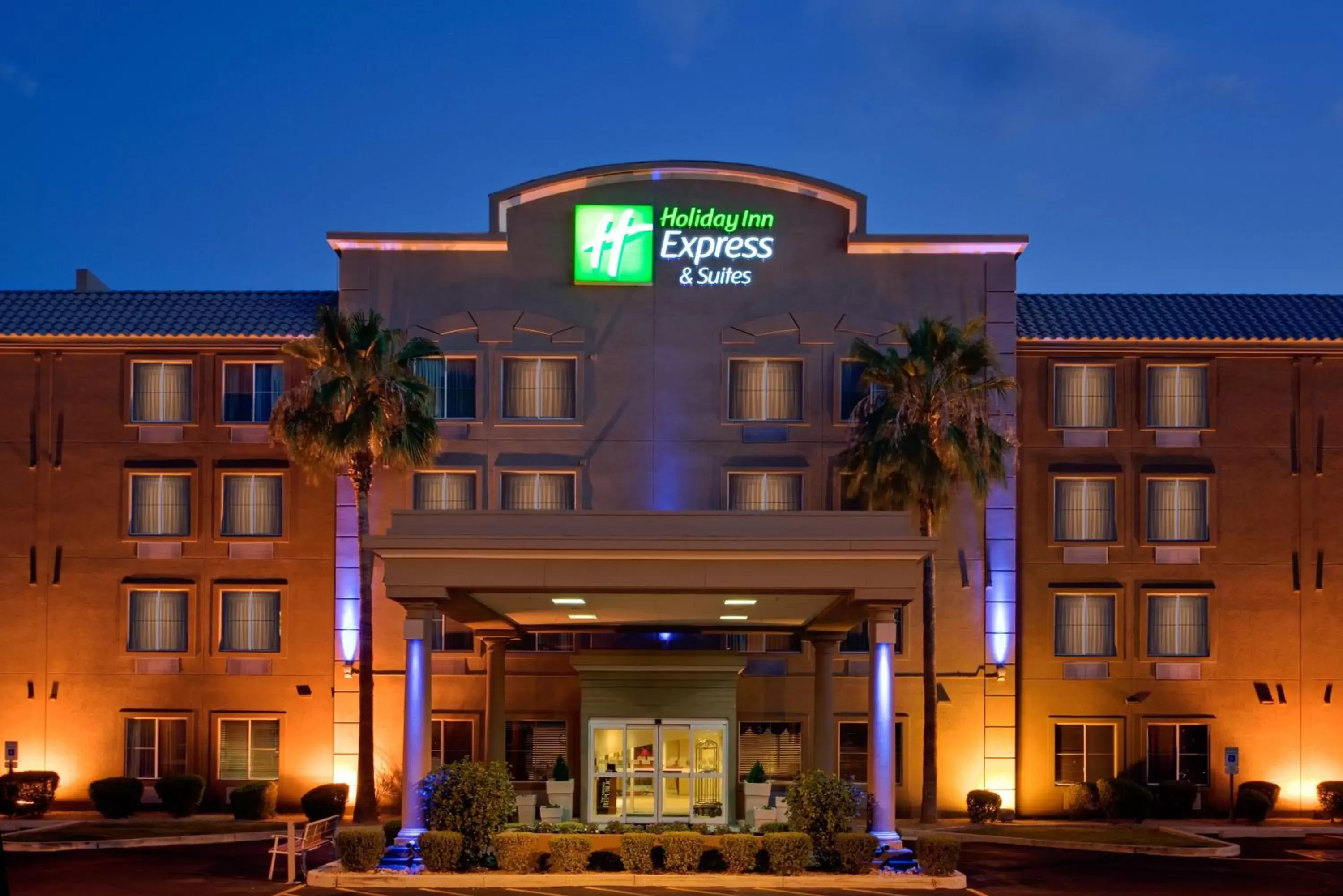 Property Building in Holiday Inn Express Peoria North - Glendale, an IHG Hotel