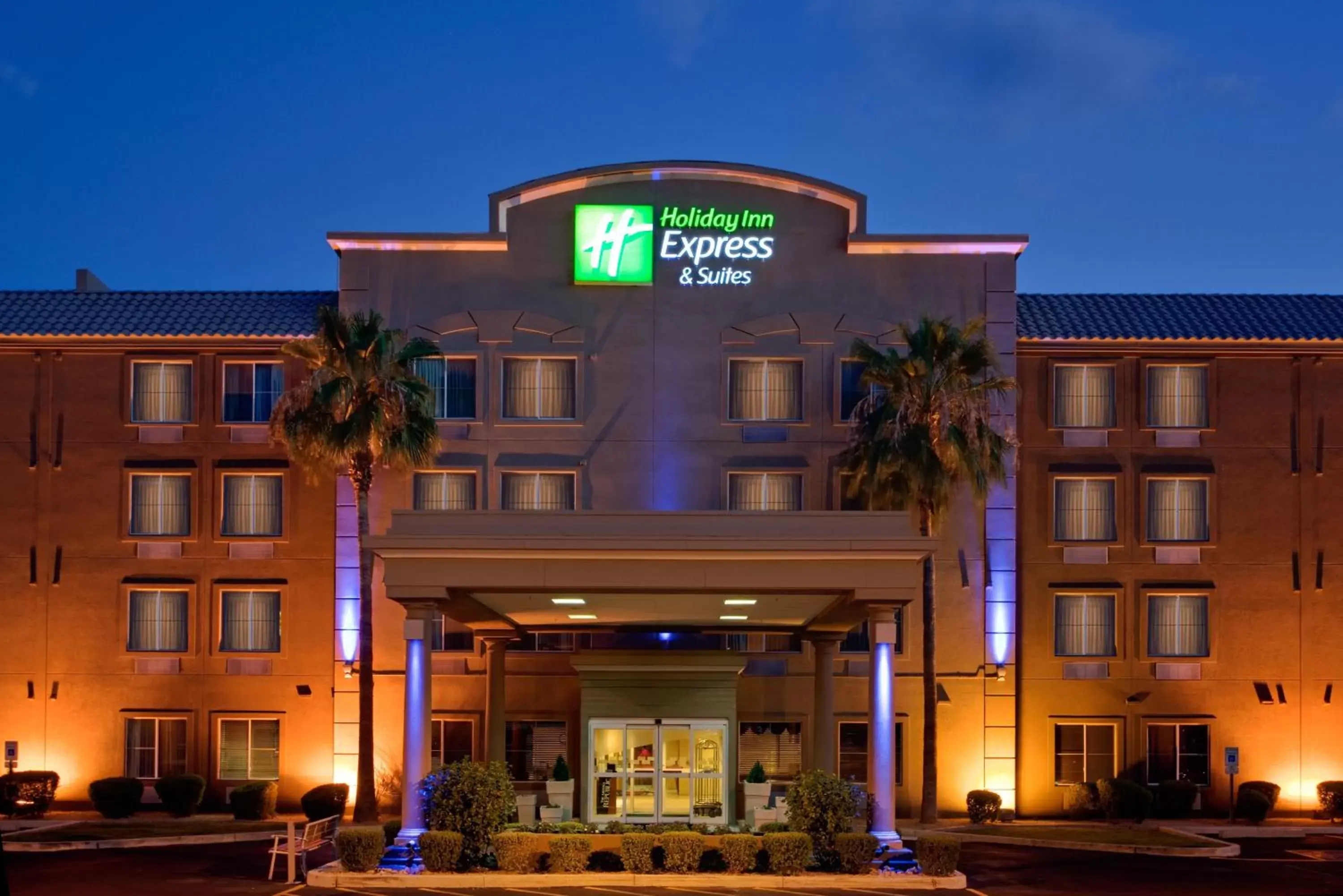 Property building in Holiday Inn Express Peoria North - Glendale by IHG Property building in Holiday Inn Express Peoria North - Glendale by IHG