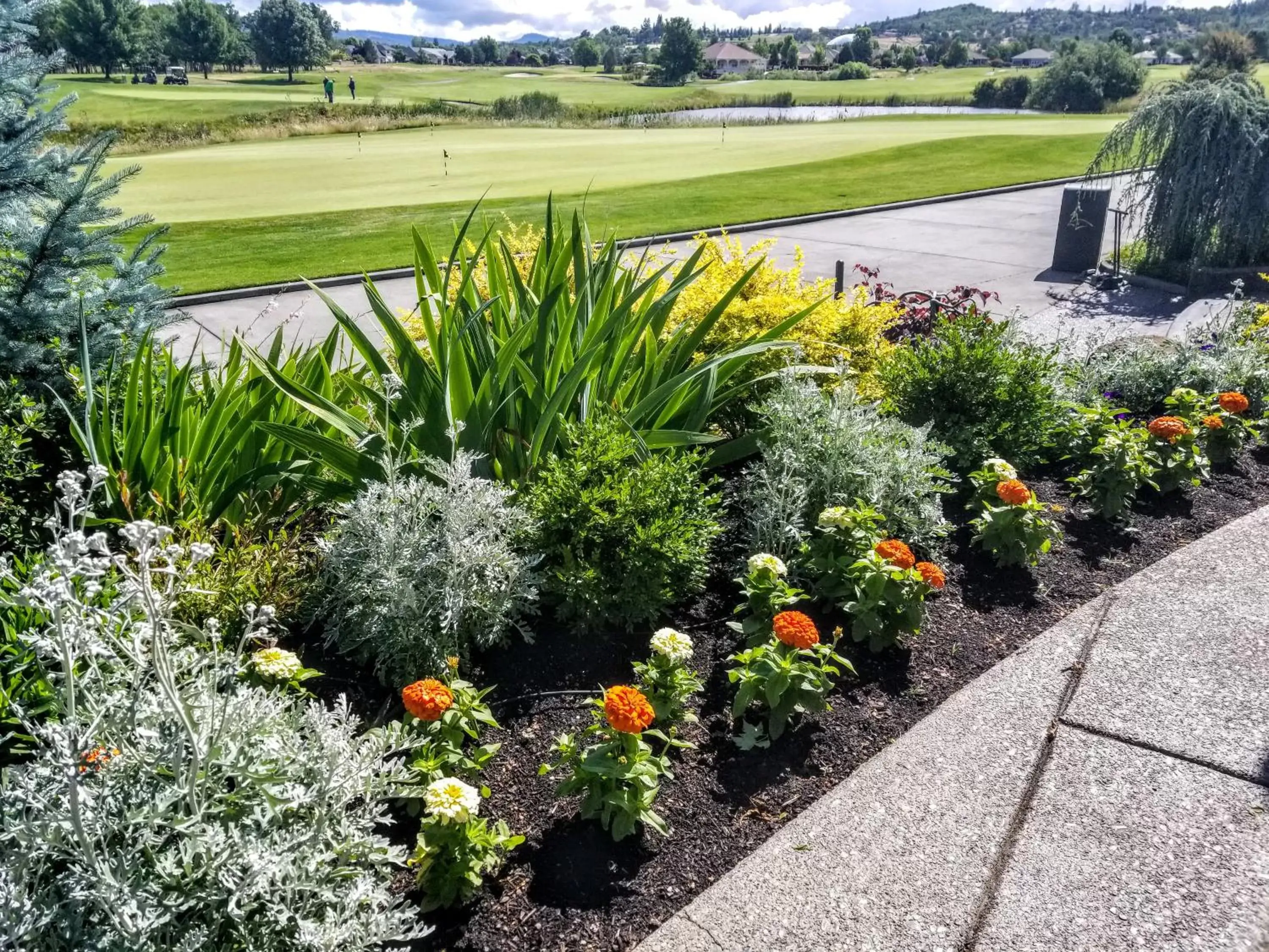 Garden in Resort at Eagle Point Golf Club Lodging