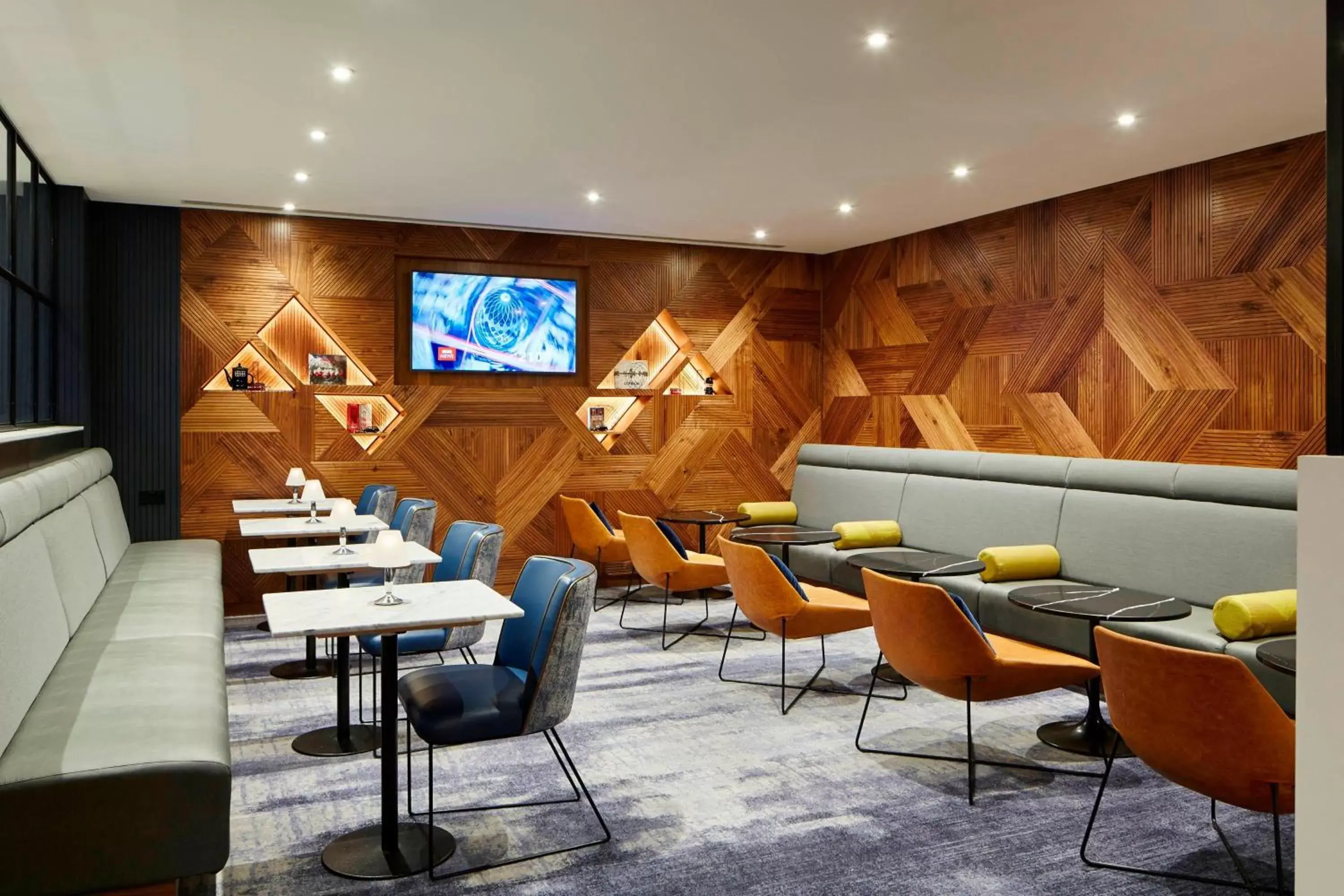 Lounge or bar, Lounge/Bar in London Heathrow Marriott Hotel