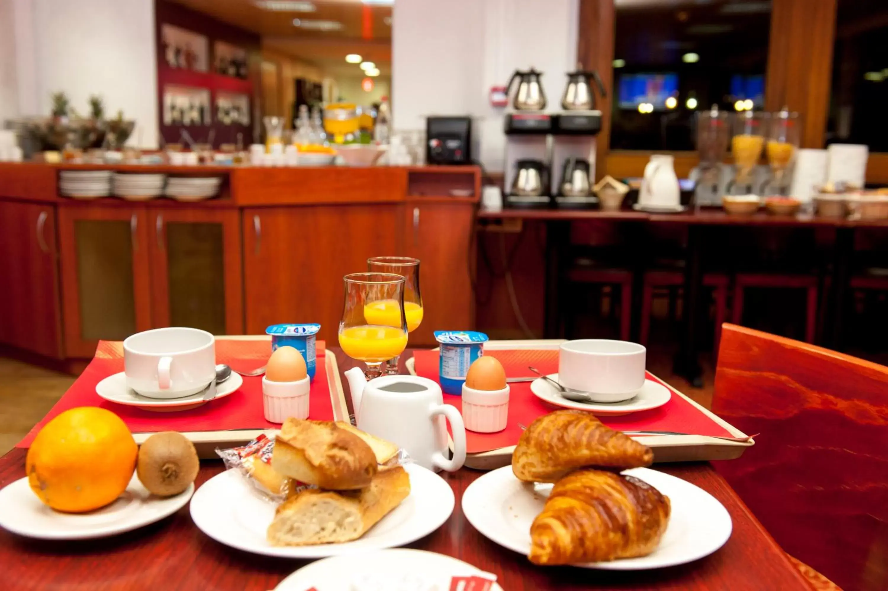 Breakfast in Brit Hotel Agen - L'Aquitaine