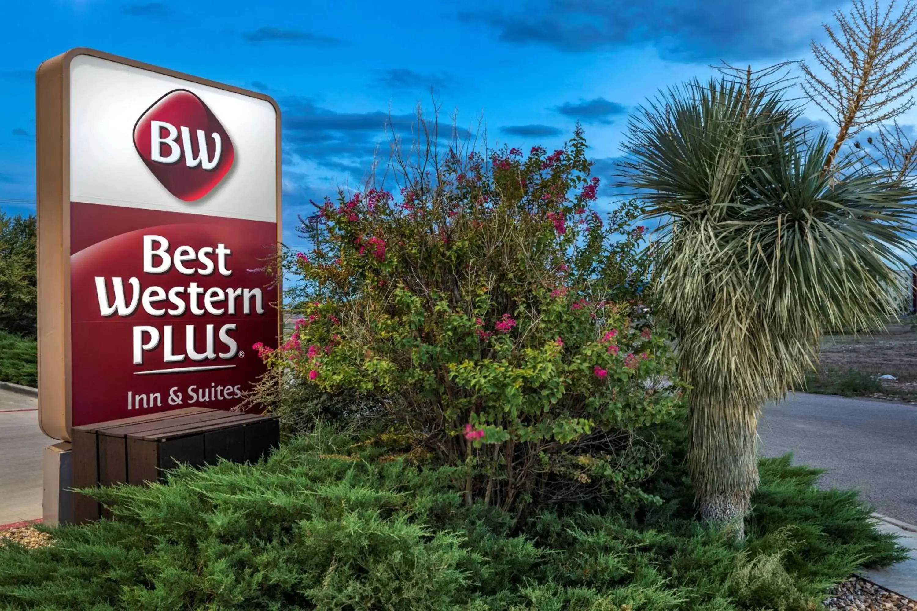 Property Building in Best Western Plus North Odessa Inn & Suites