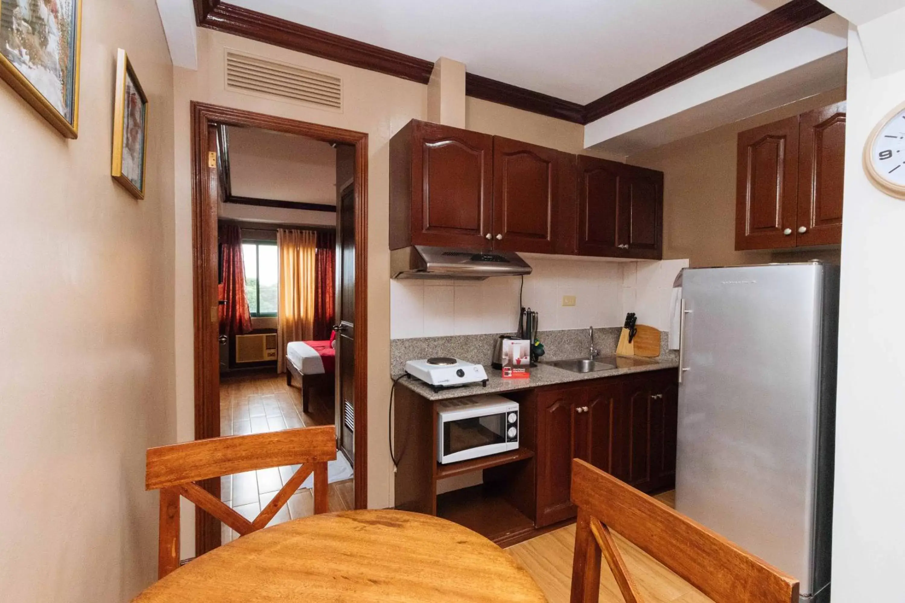 Kitchen or kitchenette, Kitchen/Kitchenette in RedDoorz @ Moonwalk Paranaque