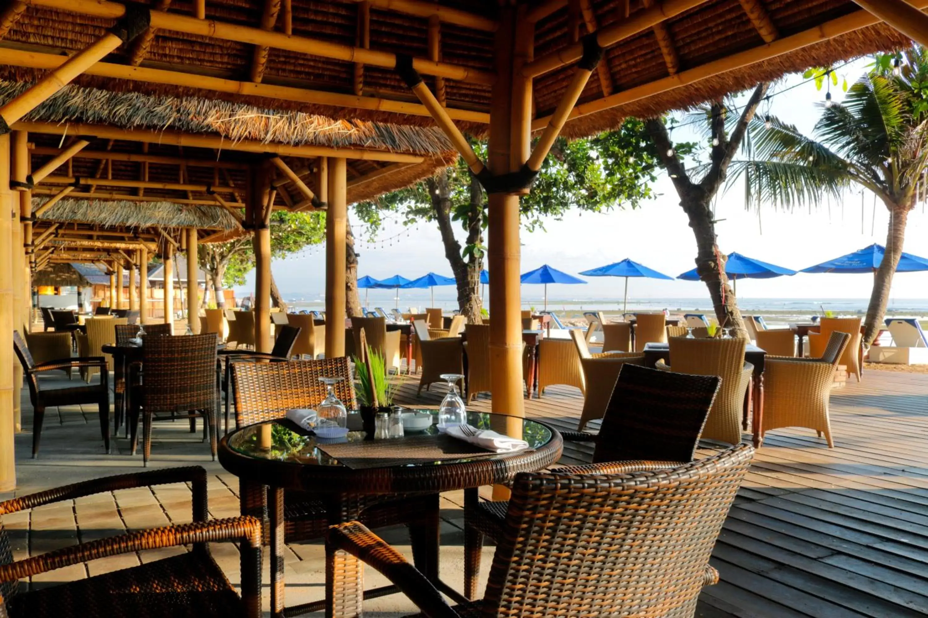 Restaurant/Places to Eat in Inna Sindhu Beach Hotel & Resort