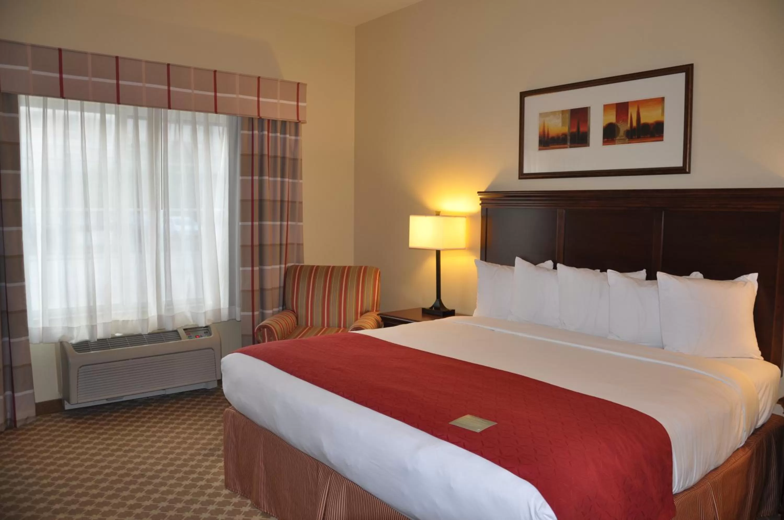 King Room with Roll-in Shower - Disability Access/Non-Smoking in Country Inn & Suites by Radisson, Covington, LA