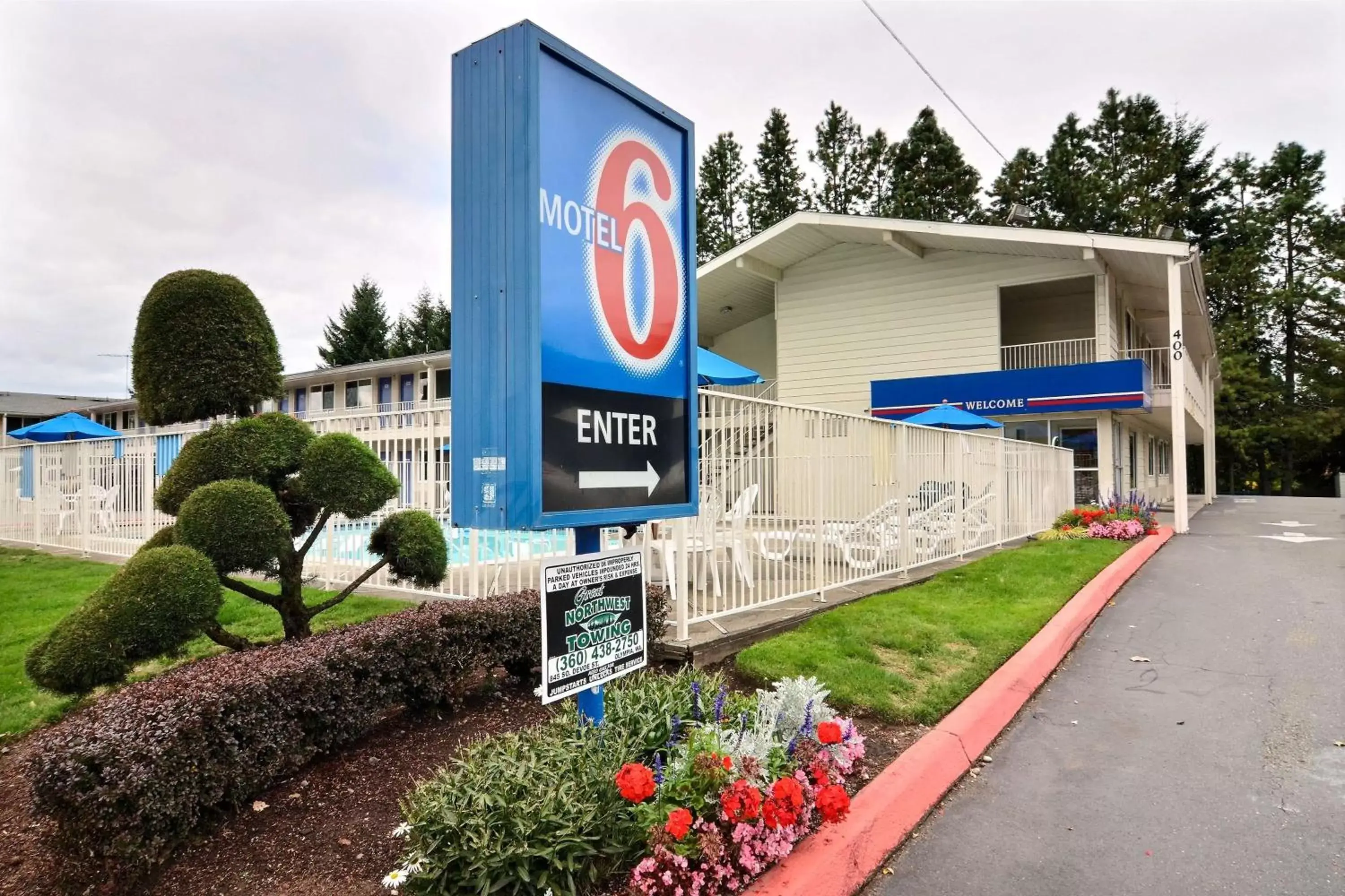 Property building in Motel 6-Tumwater, WA - Olympia