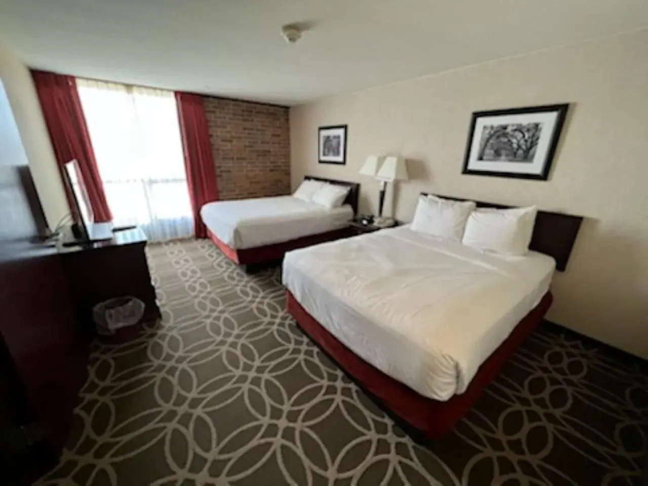 Bed in Hotel Lotus Kansas City Merriam