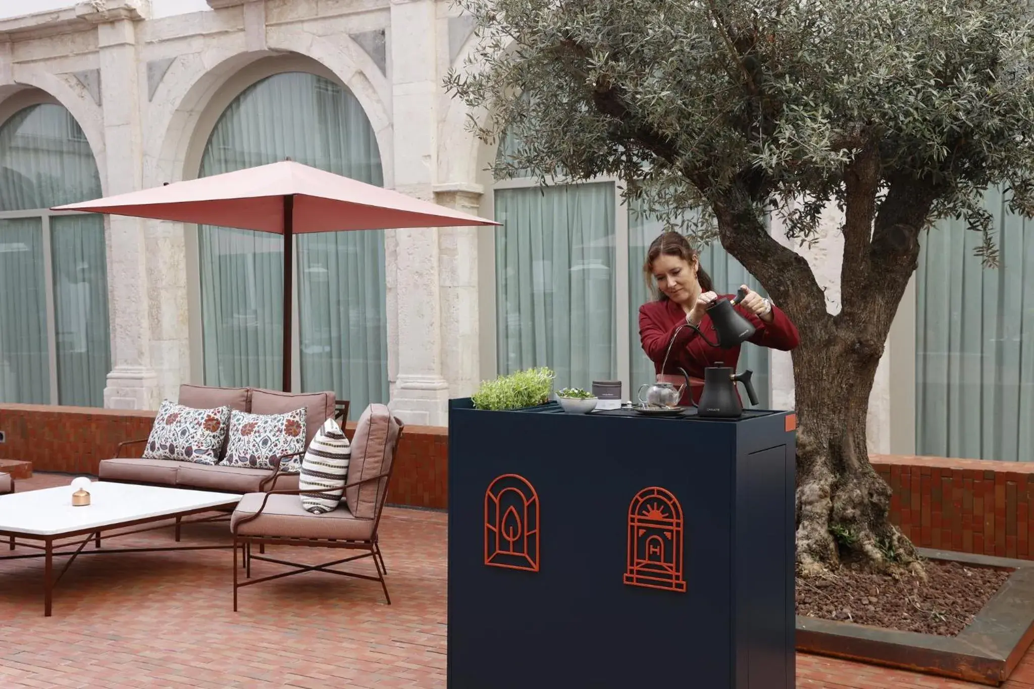 Lounge or bar in Convent Square Lisbon, Vignette Collection, an IHG Hotel