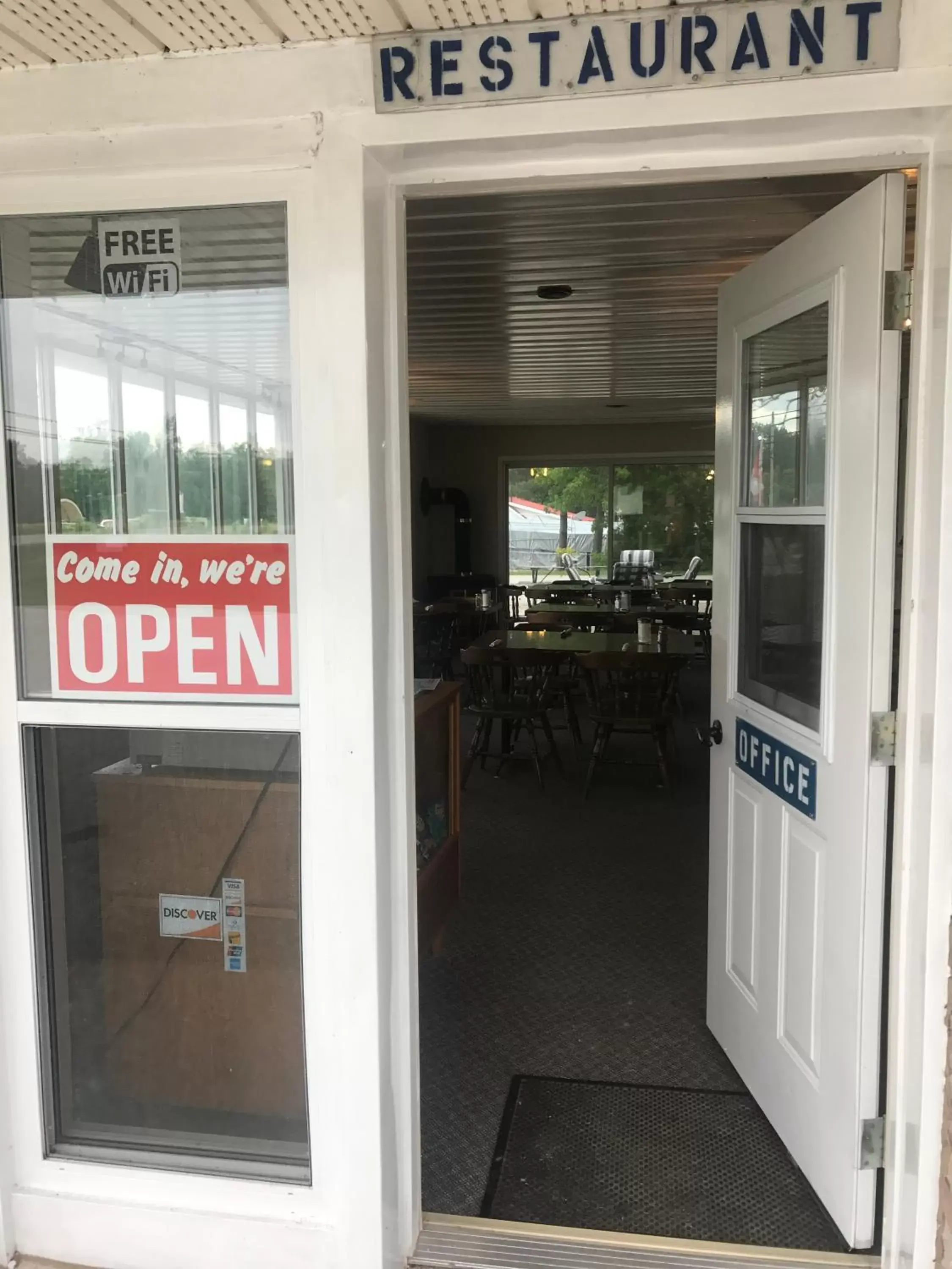 Facade/entrance in Shenstone Motor Inn