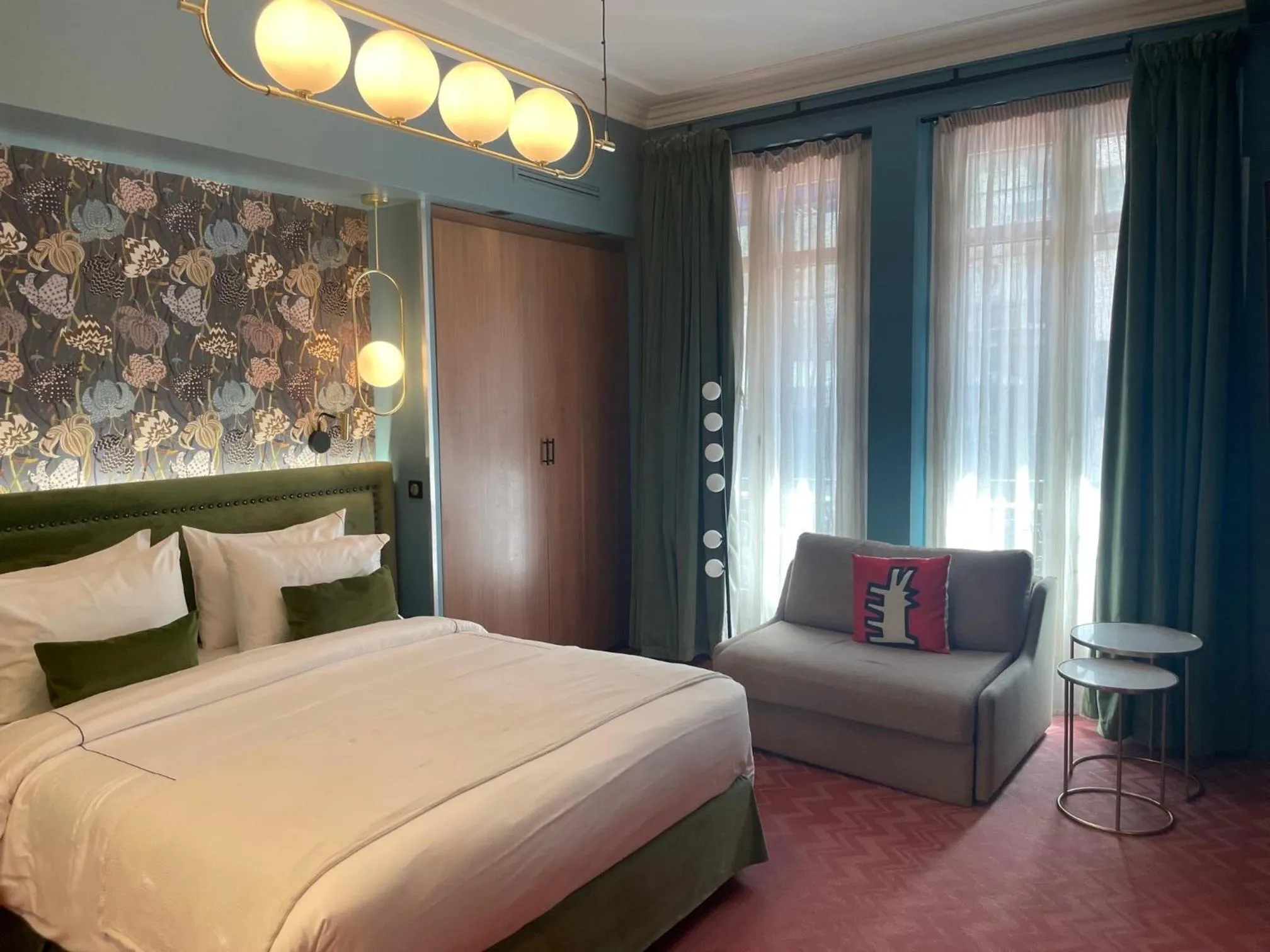 Bed in Hotel 33 Marbeuf