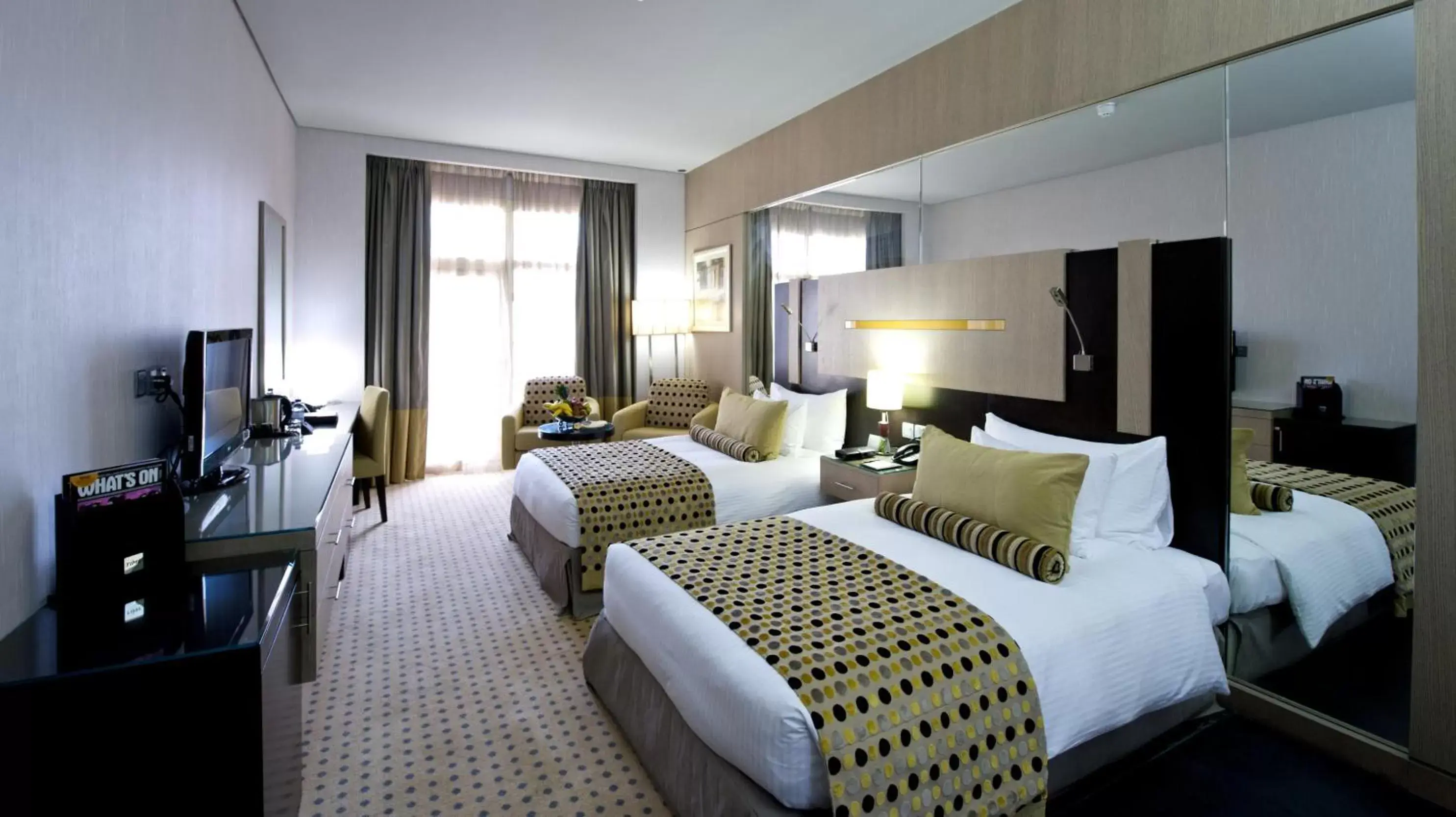 Deluxe Twin Room in TIME Grand Plaza Hotel, Dubai Airport