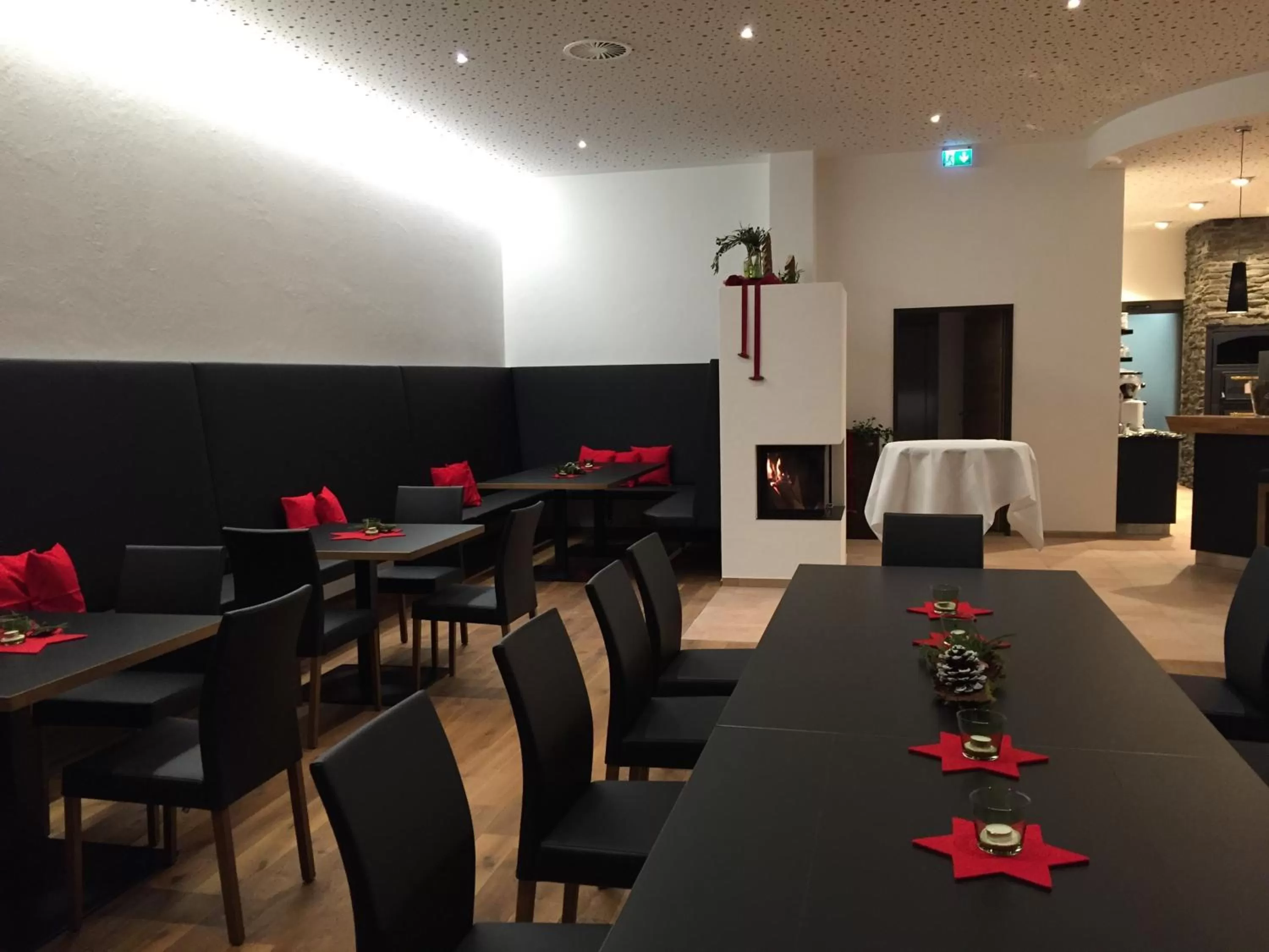 Restaurant/places to eat in Hotel Café Schatz