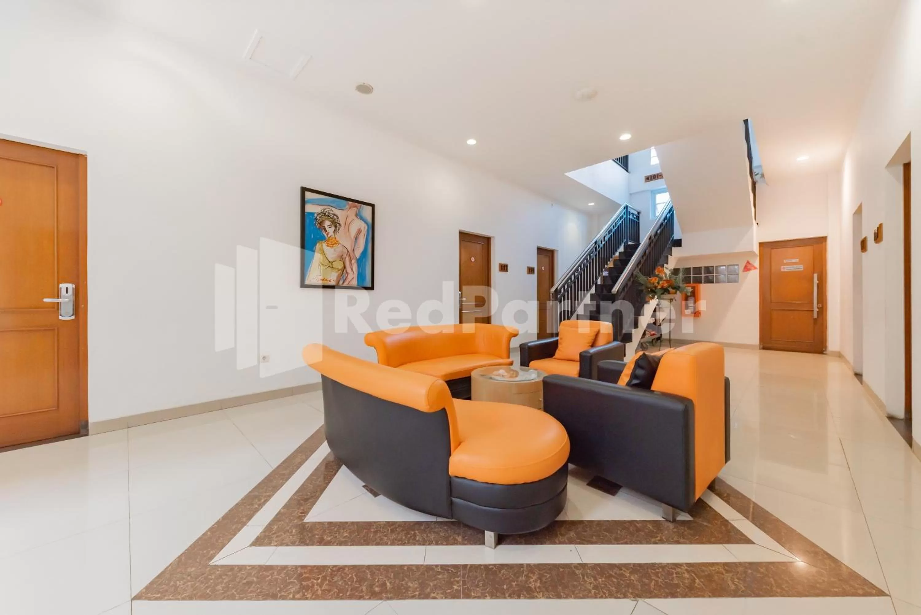 Living room in Alqueby Hotel near Kiara Artha Park & Trans Studio Mall Mitra RedDoorz