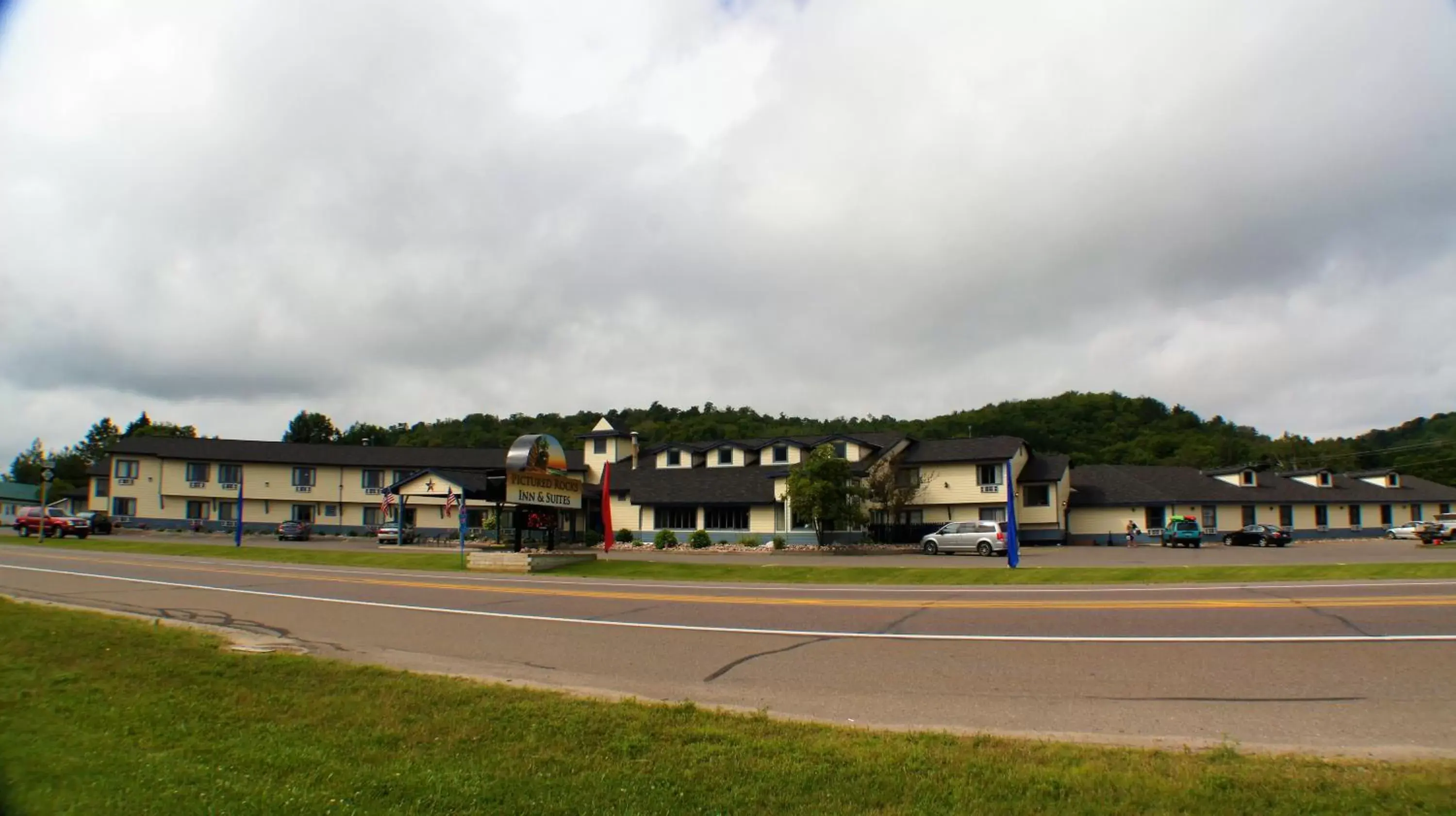 Property Building in Pictured Rocks Inn and Suites