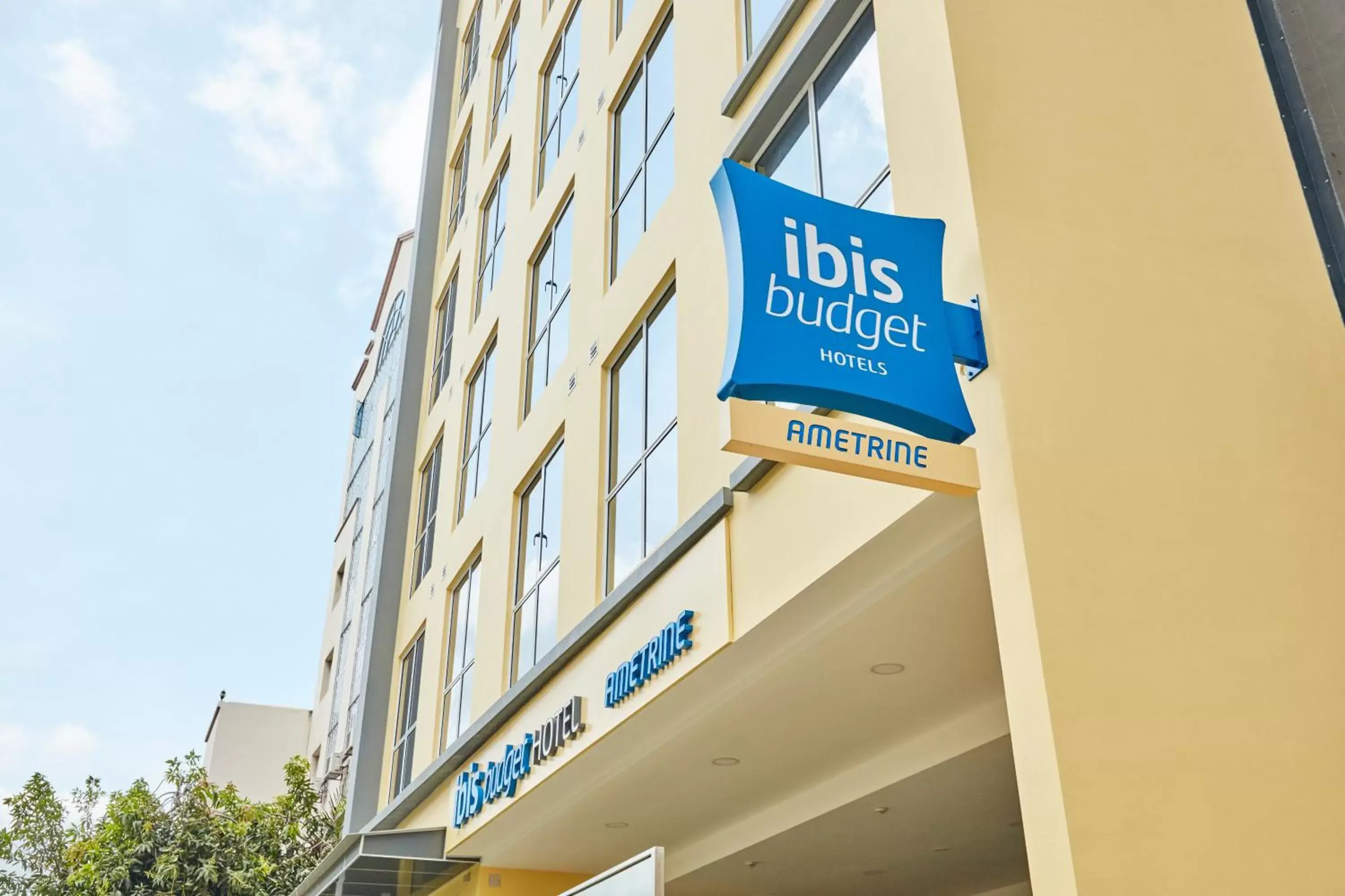 Property building in ibis budget Singapore Ametrine Property building in ibis budget Singapore Ametrine