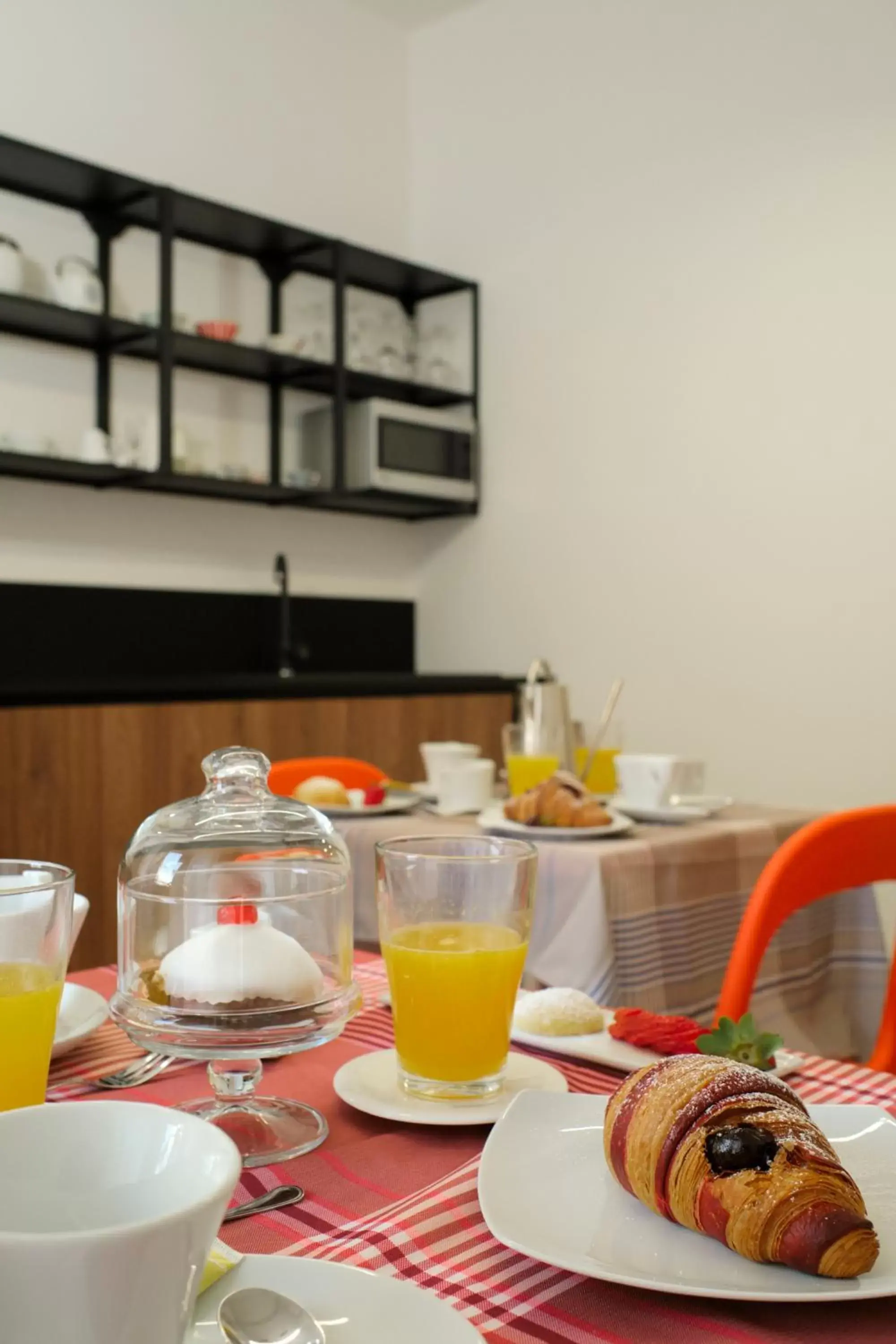 Seating area, Breakfast in DANLÚ