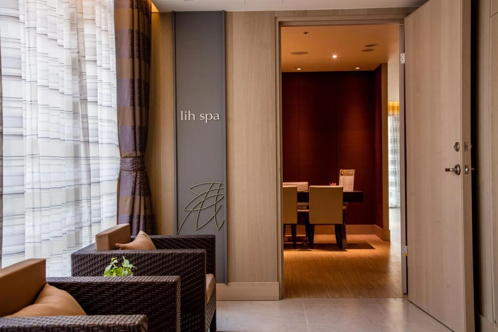 Massage in Fullon Hotel Taoyuan Airport Access MRT A8