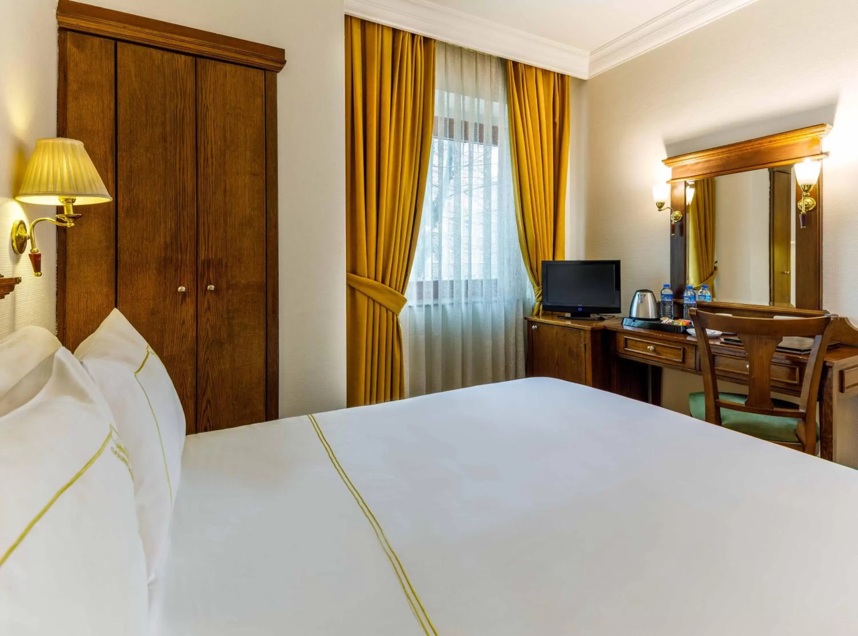 Photo of the whole room, Bed in Golden Crown Hotel