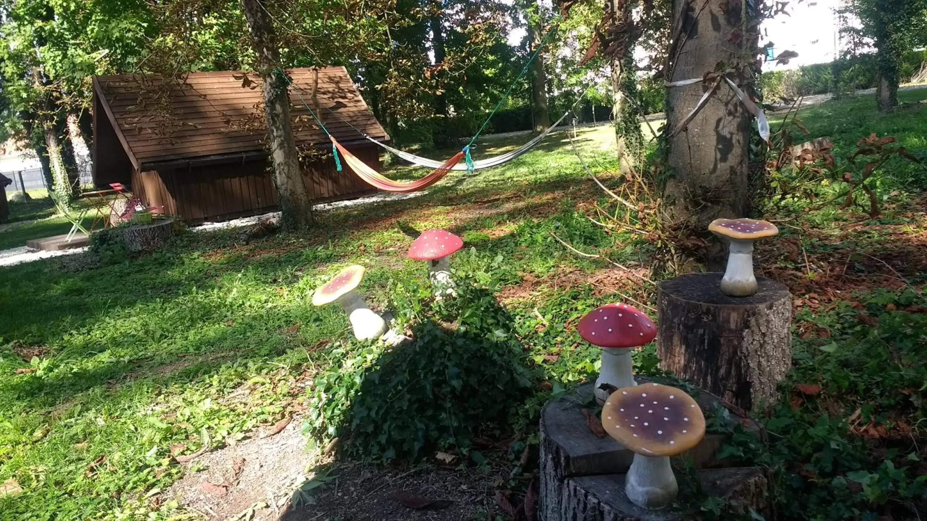 Day, Garden in Le Village de la Champagne - Slowmoov