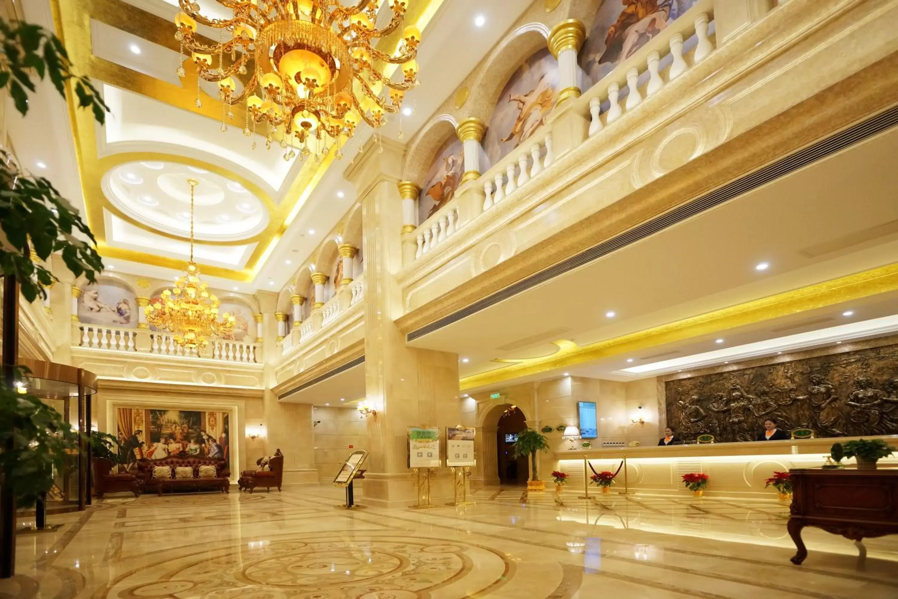 Property building in Vienna International Hotel - Shanghai Pudong Airport Free Trade Zone - Free shuttle bus to PVG airport and Disney Land Property building in Vienna International Hotel - Shanghai Pudong Airport Free Trade Zone - Free shuttle bus to PVG airport and Disney Land