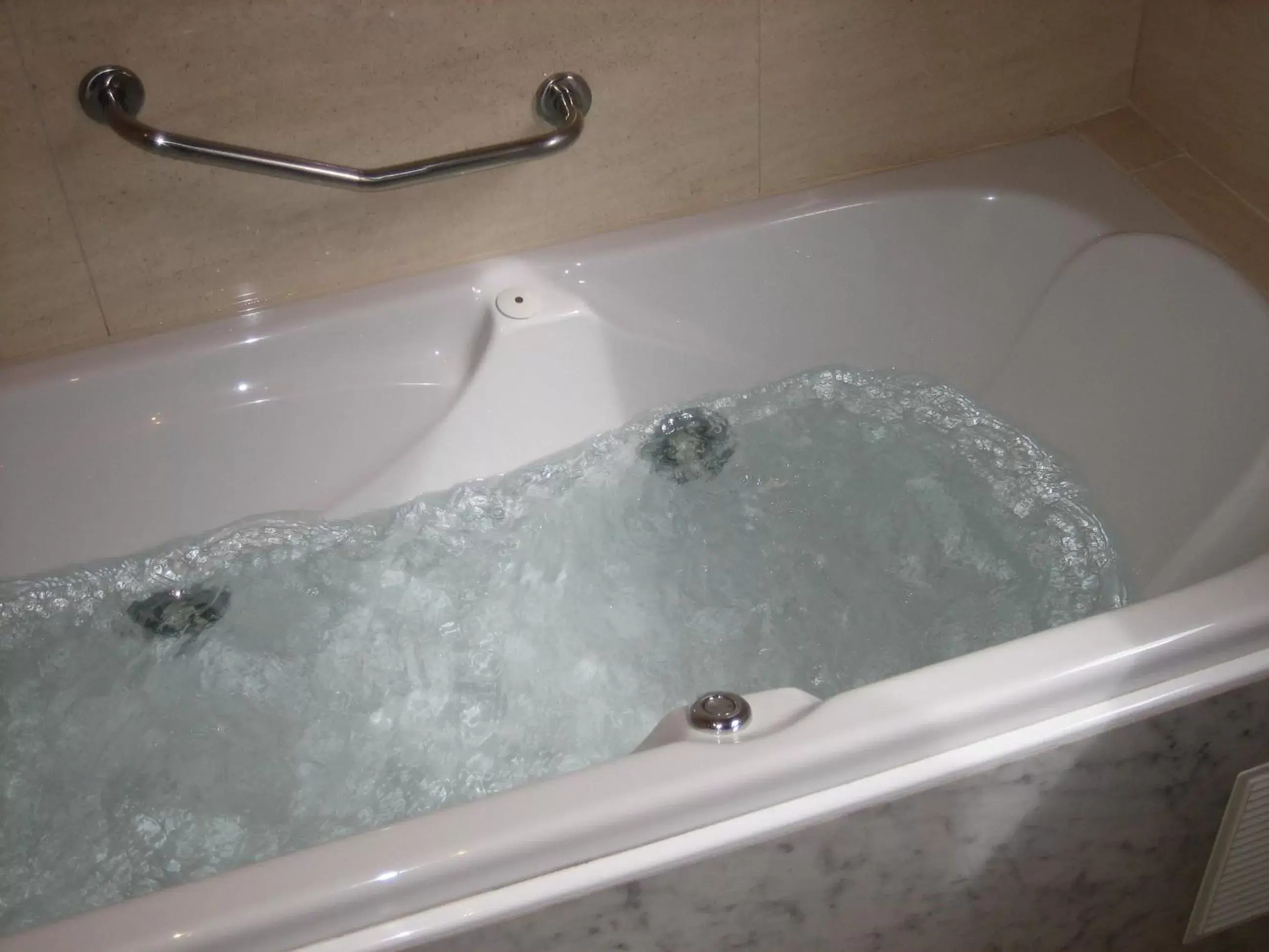 Hot Tub, Bathroom in Hotel Santiago