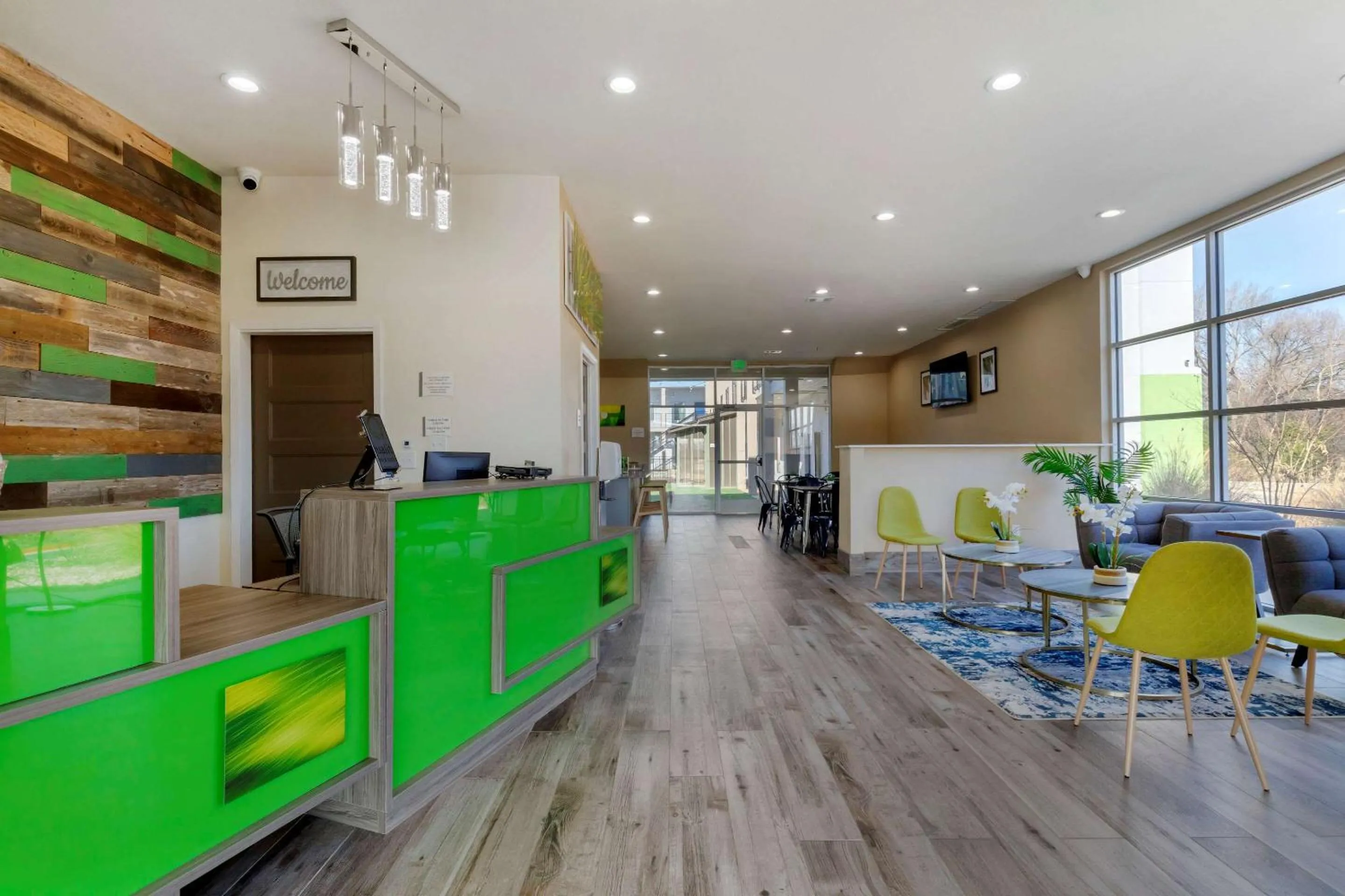 Lobby or reception in Quality Inn & Suites Elgin by Choice Hotels