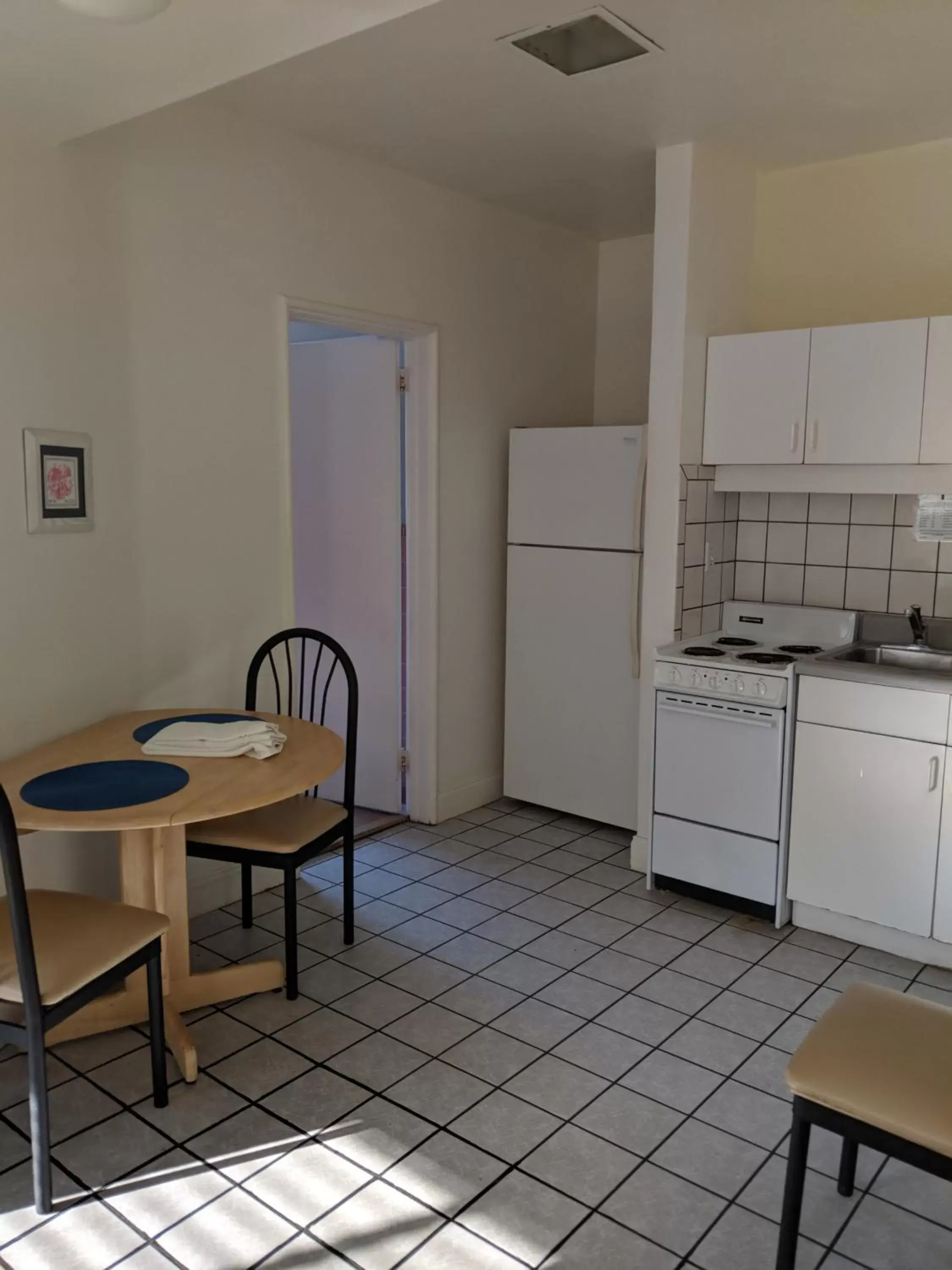 Kitchen/Kitchenette in Arvilla Motel