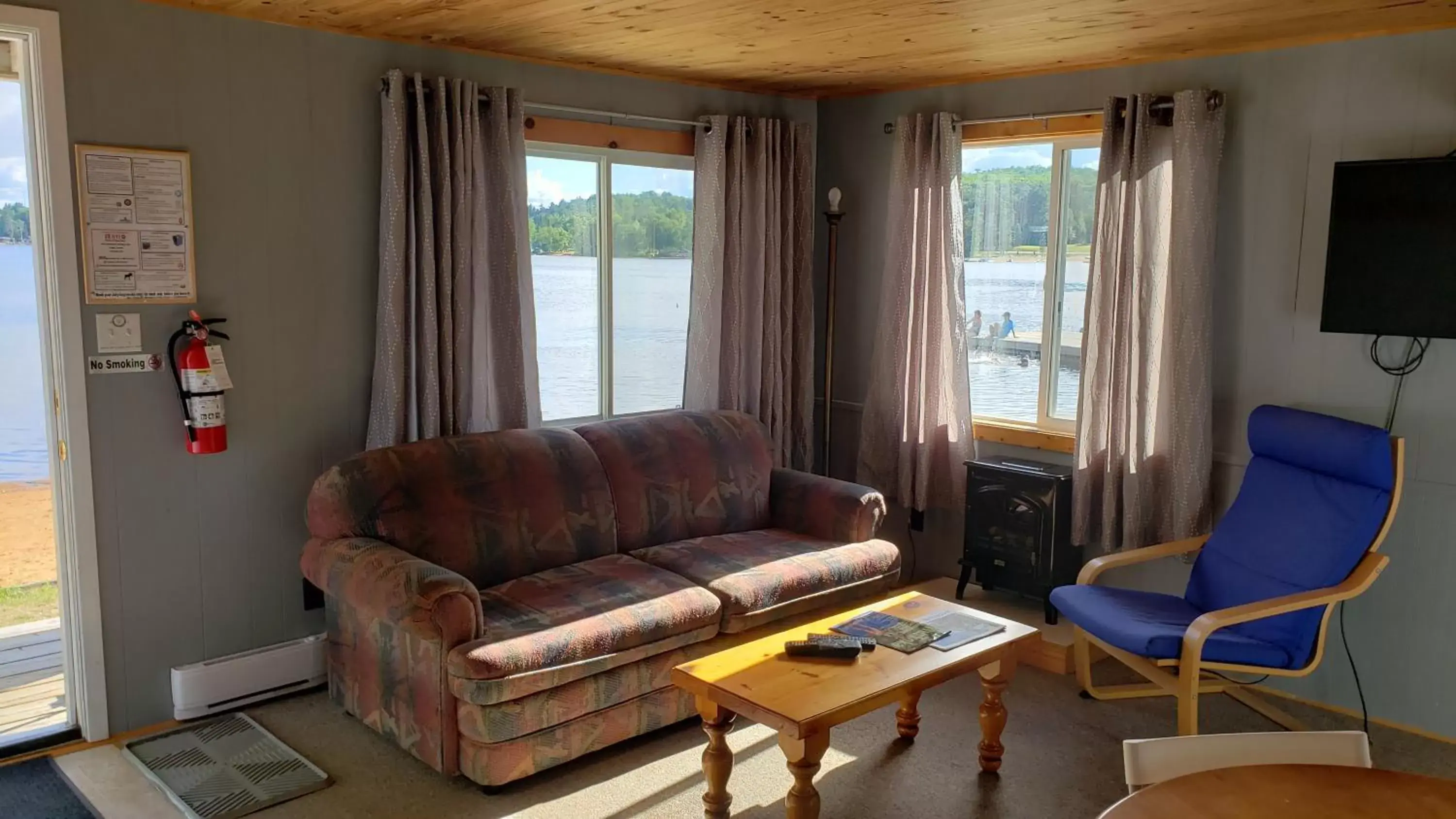 Seating Area in Parkway Cottage Resort and Trading Post