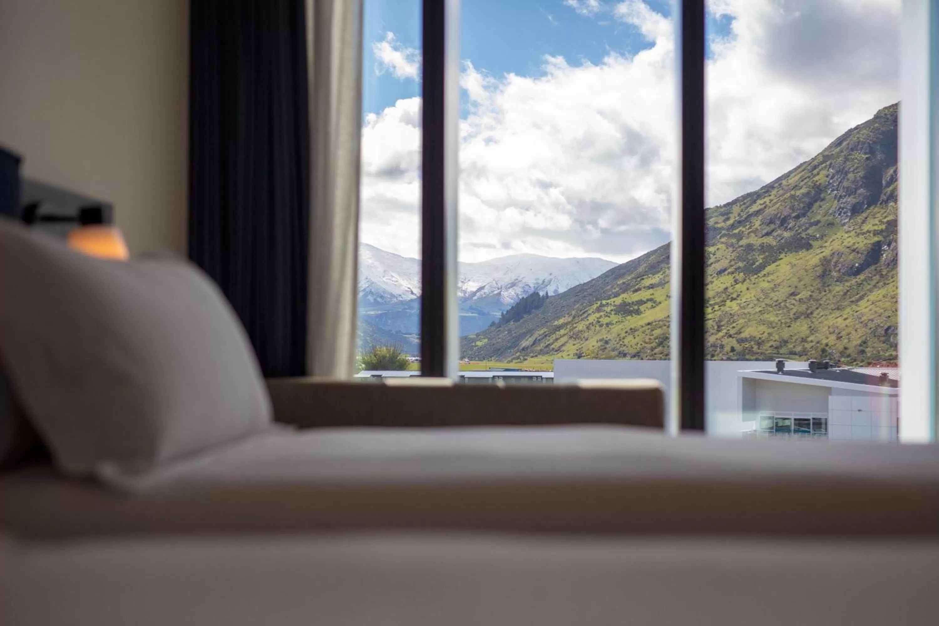 Mountain view, Bed in Holiday Inn Queenstown Remarkables Park
