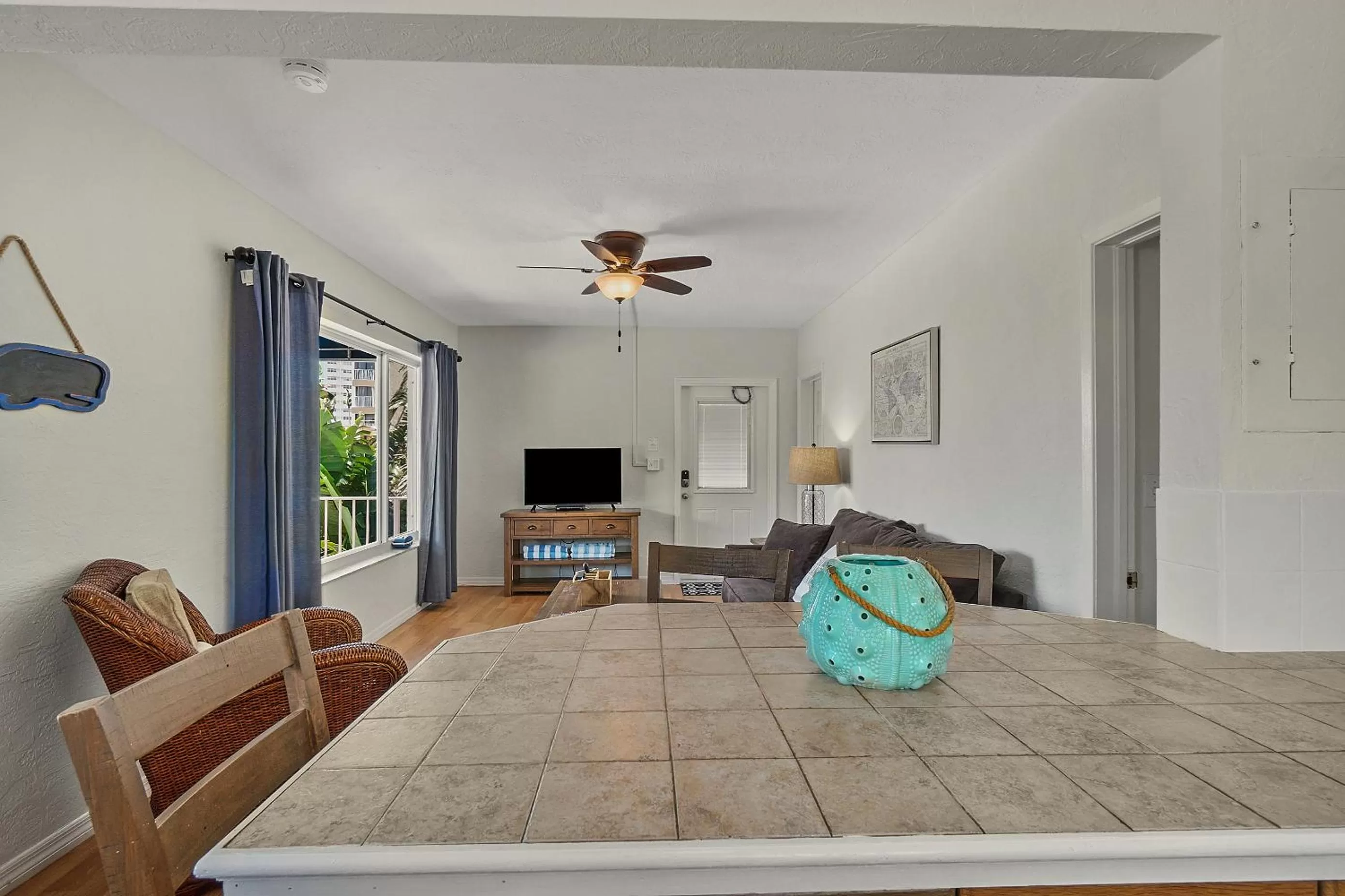 TV and multimedia, Bed in 4145 By The Sea Inn & Suites