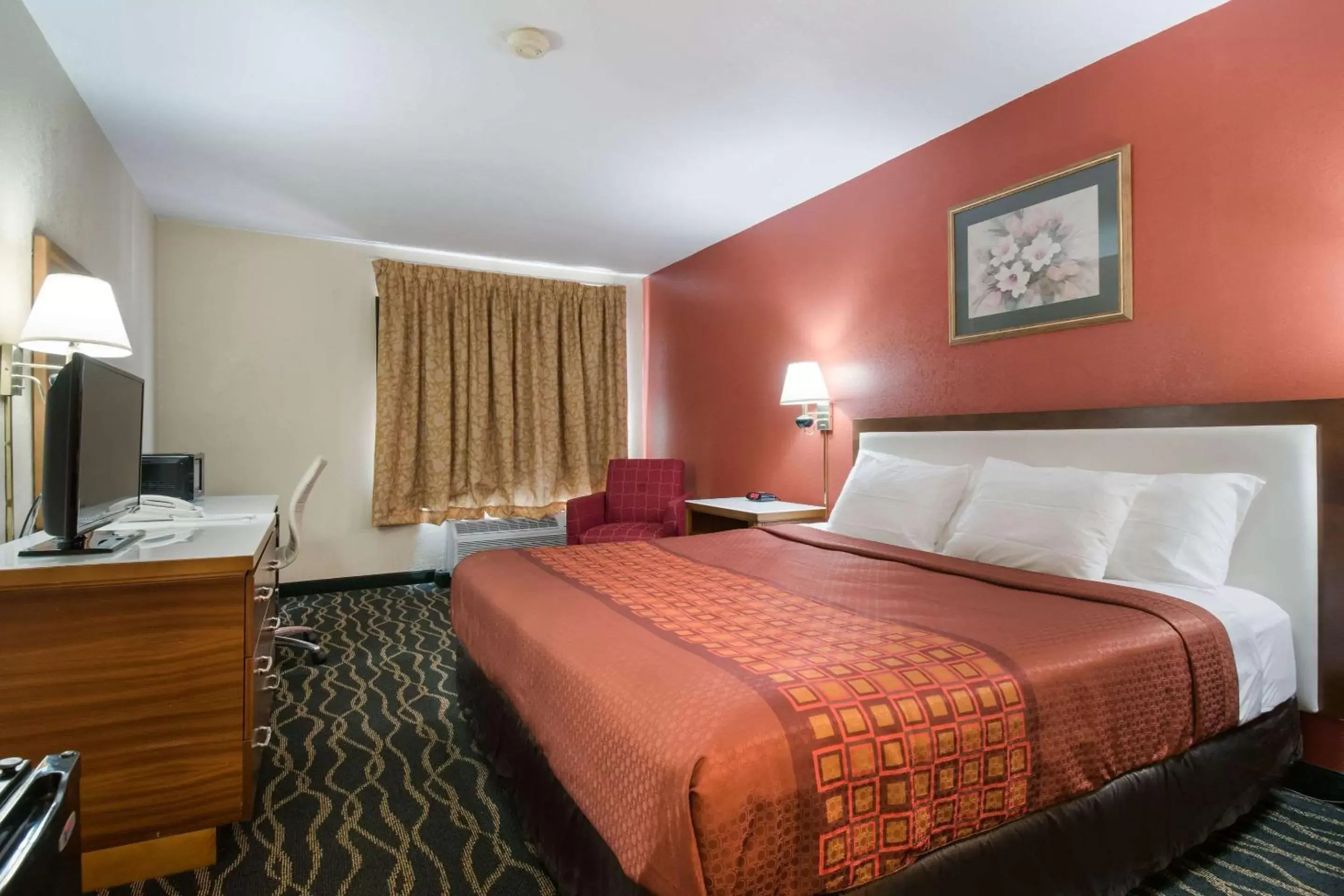 Photo of the whole room, Bed in Rodeway Inn Wormleysburg – Harrisburg