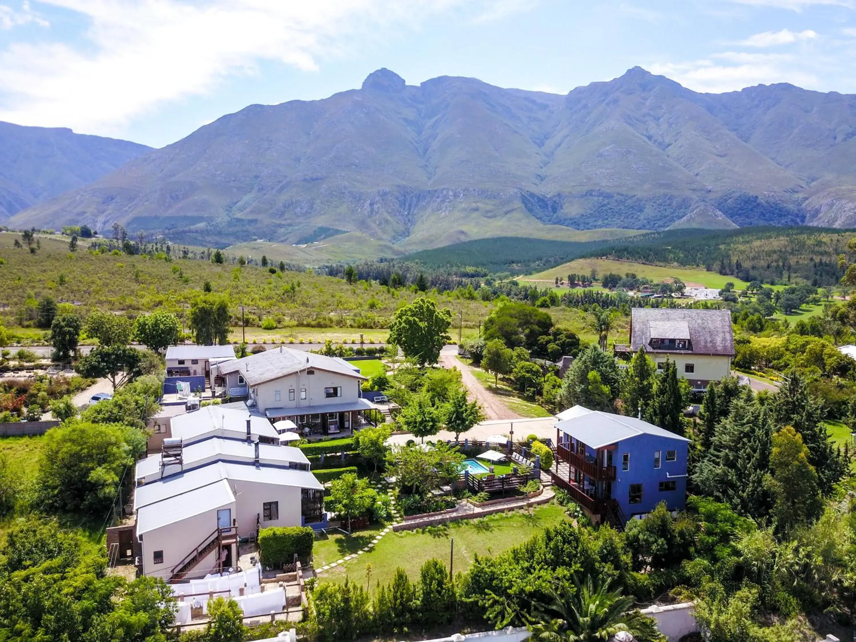 Bird's eye view, Bird's-eye View in A Hilltop Country Retreat