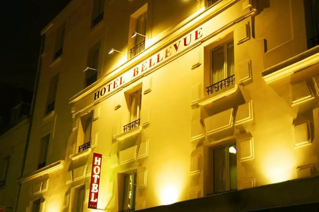 Property building in Hotel Bellevue Paris Montmartre