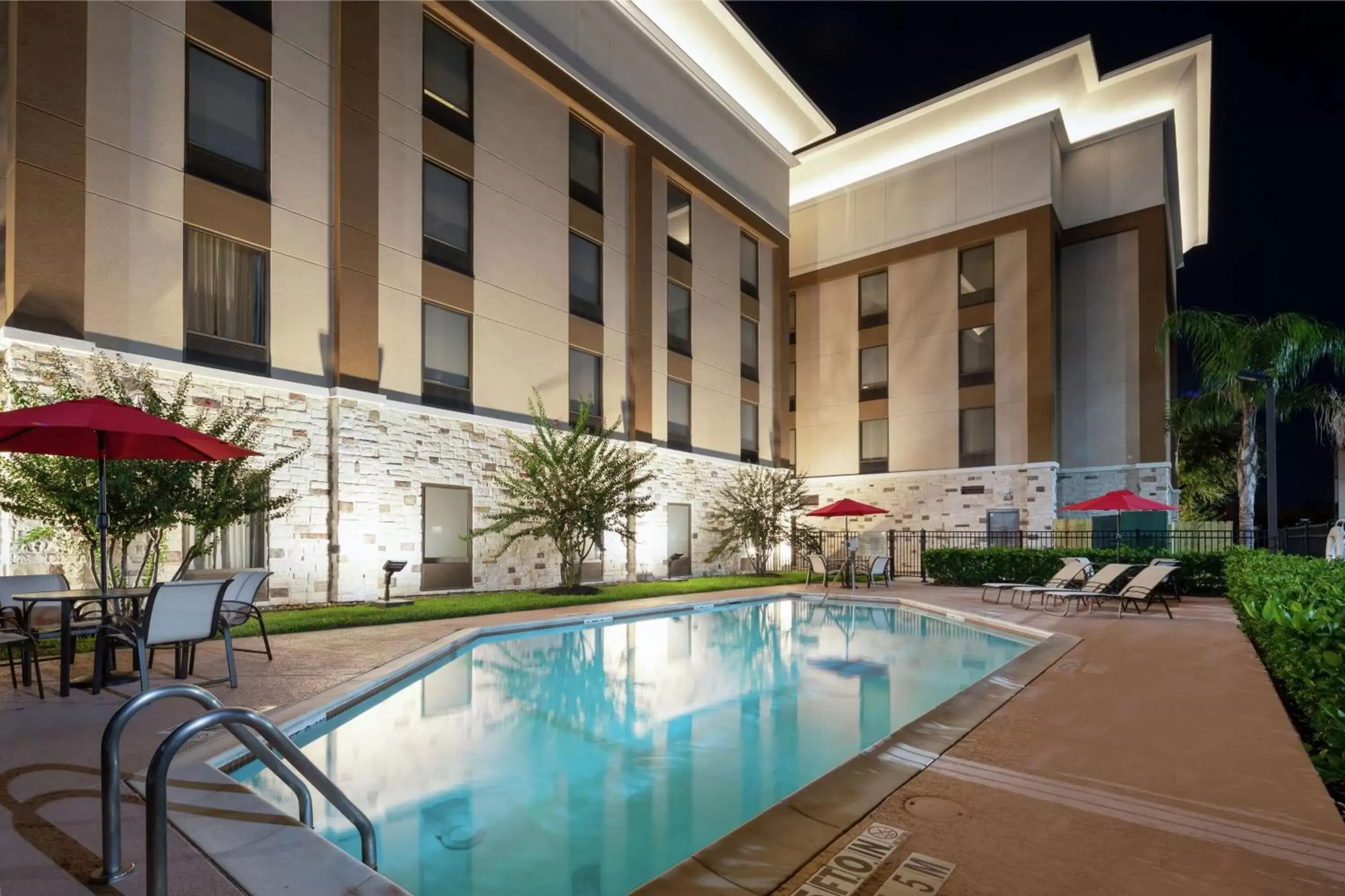 Swimming Pool in Hampton Inn Houston/Humble-Airport Area