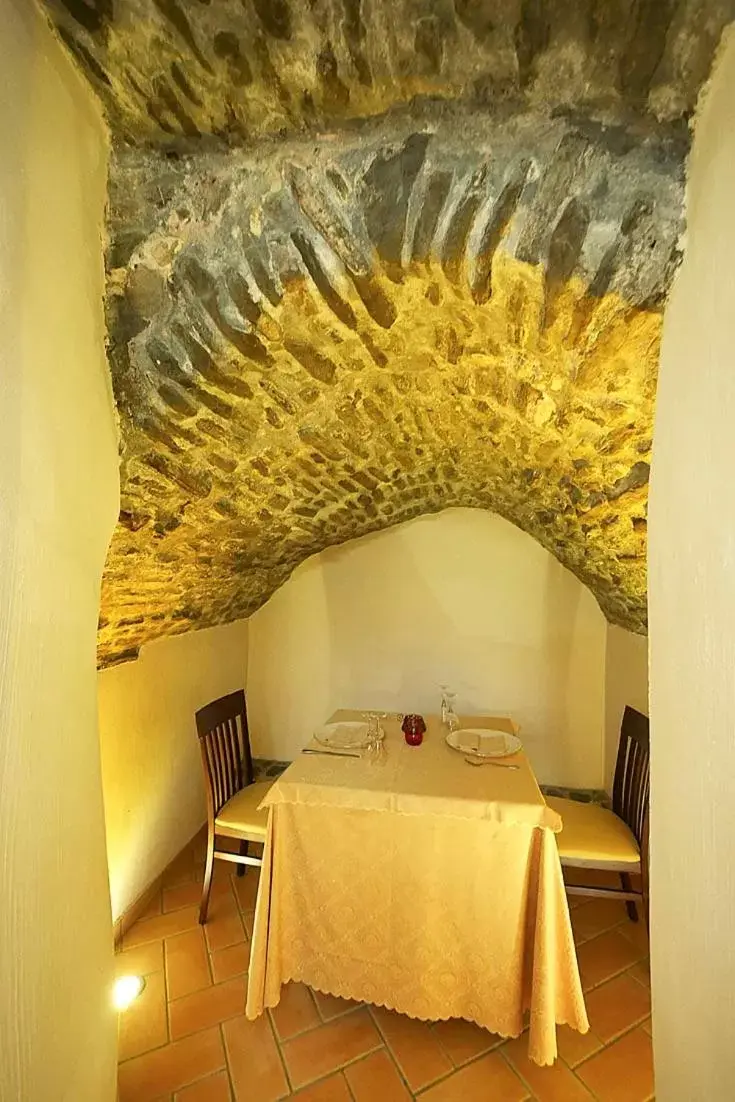 Restaurant/places to eat, Seating Area in Palazzo dei Poeti