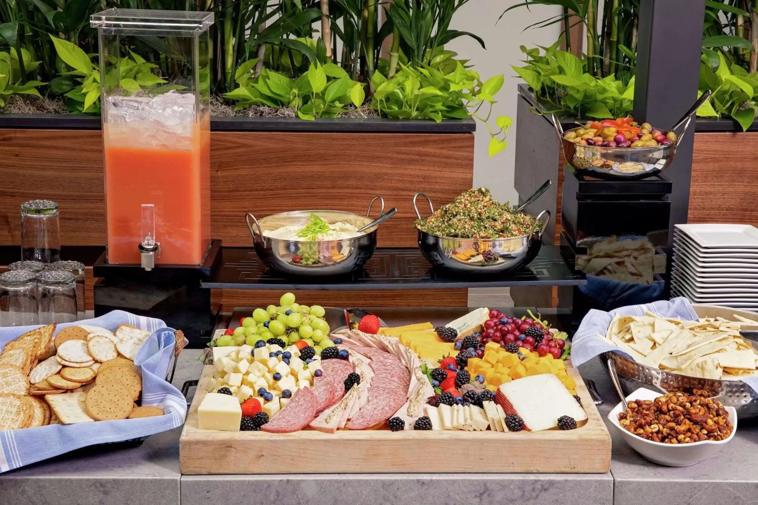 Dining area, Food in Embassy Suites by Hilton Boston Marlborough