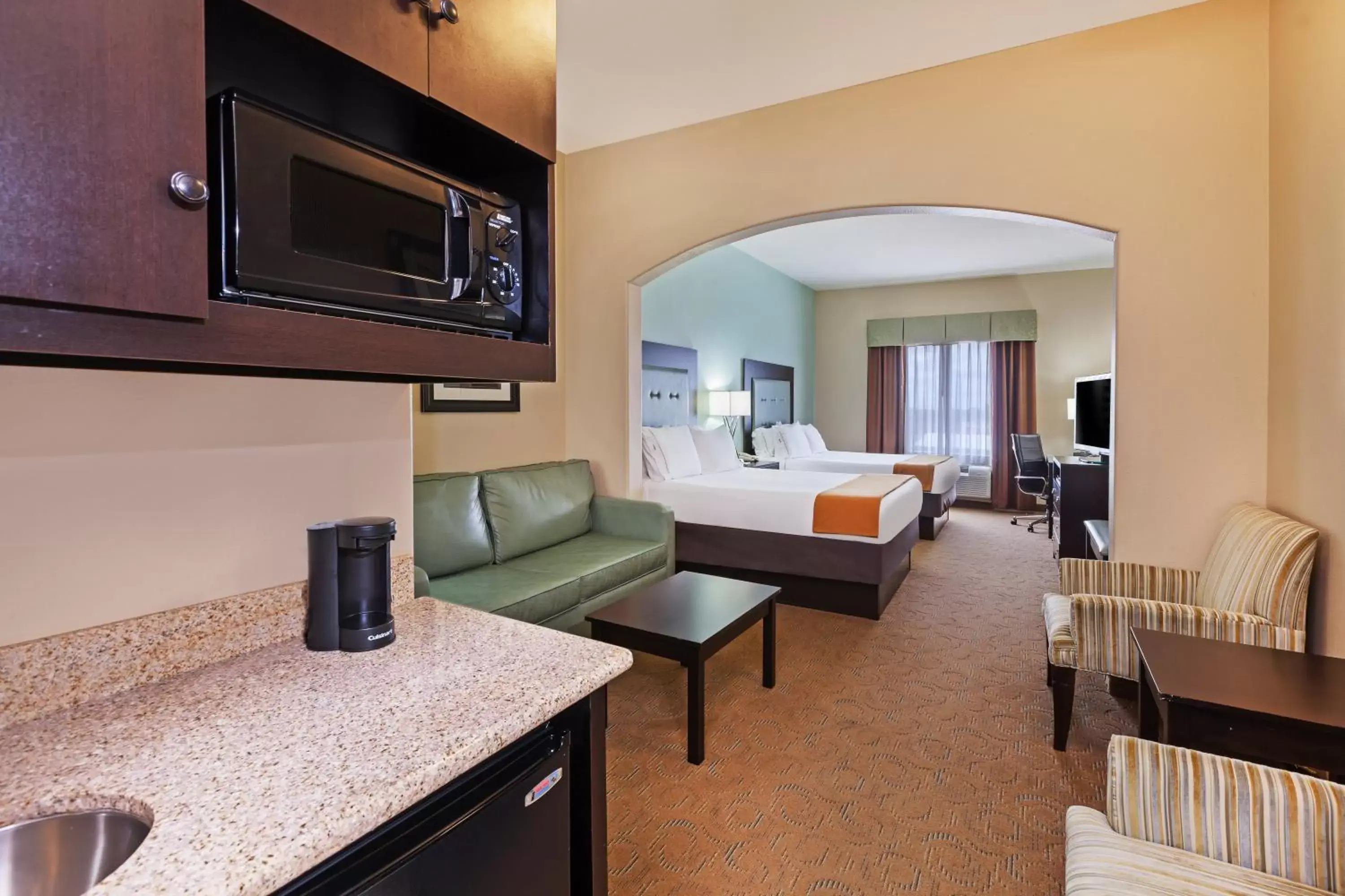 Photo of the whole room, Kitchen/Kitchenette in Holiday Inn Express & Suites Victoria, an IHG Hotel