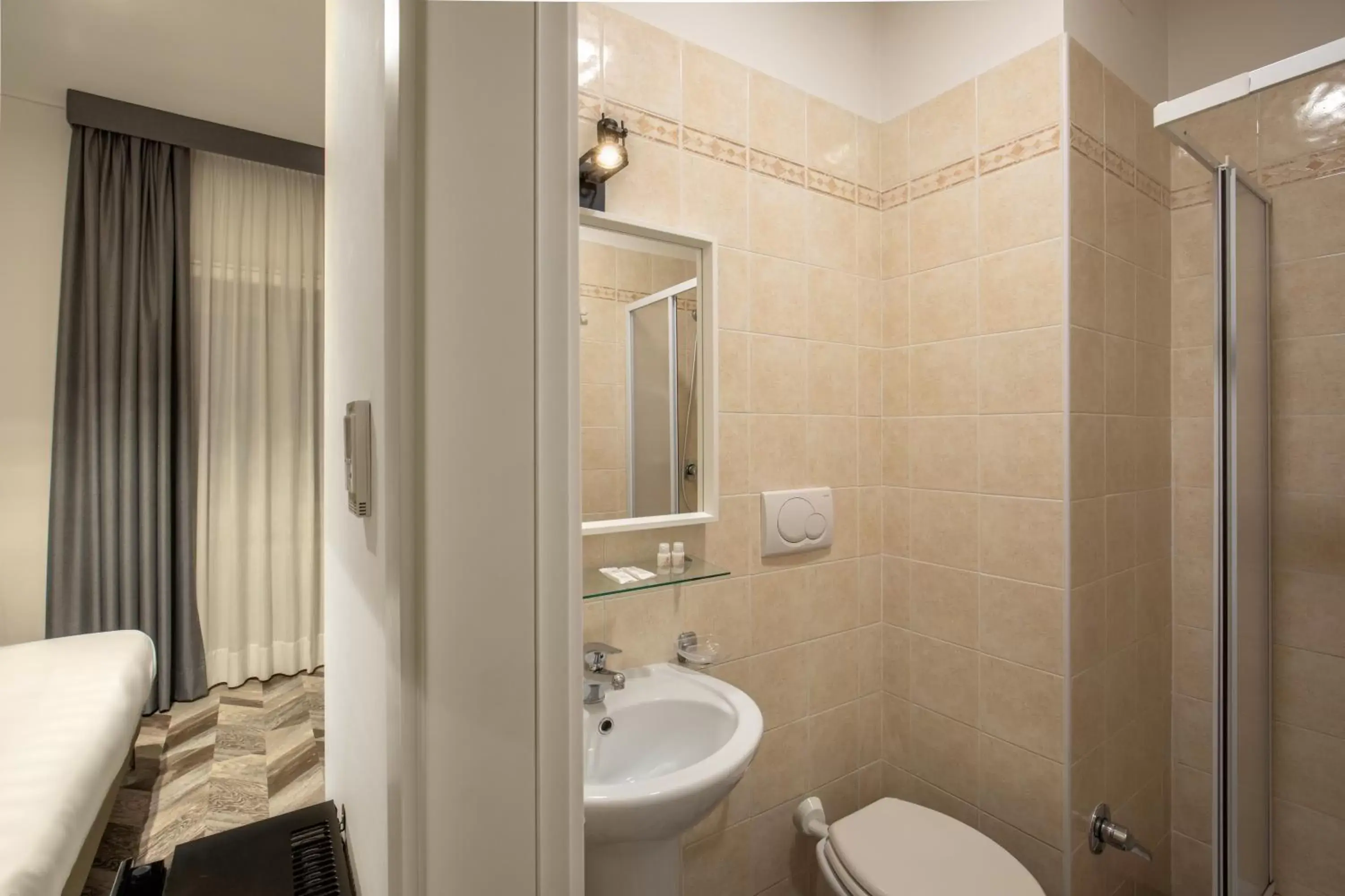 Bathroom in Bloom Hotel Rome