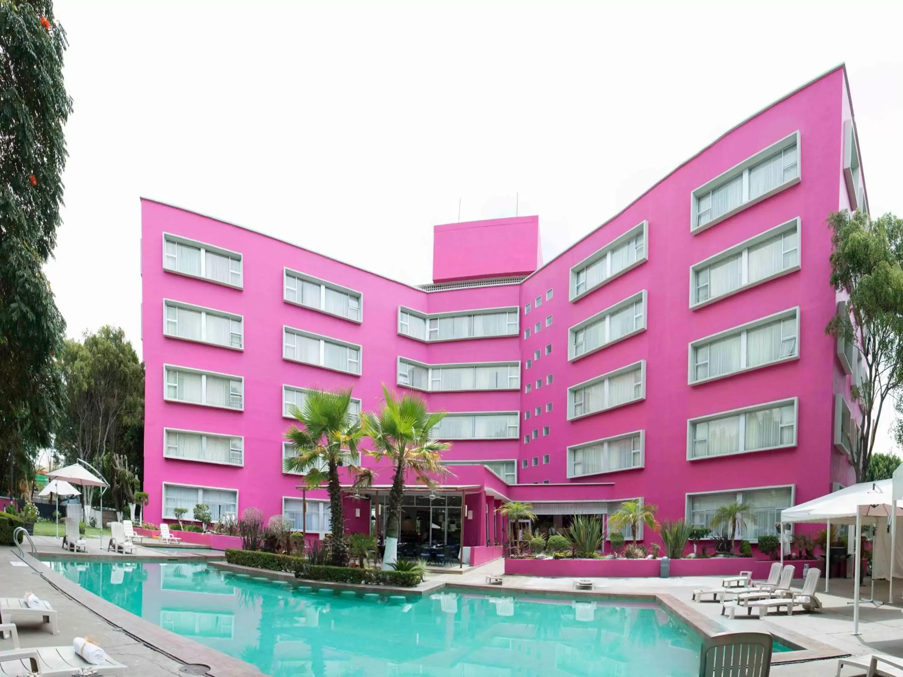 Swimming pool, Property Building in Hotel Real de Puebla