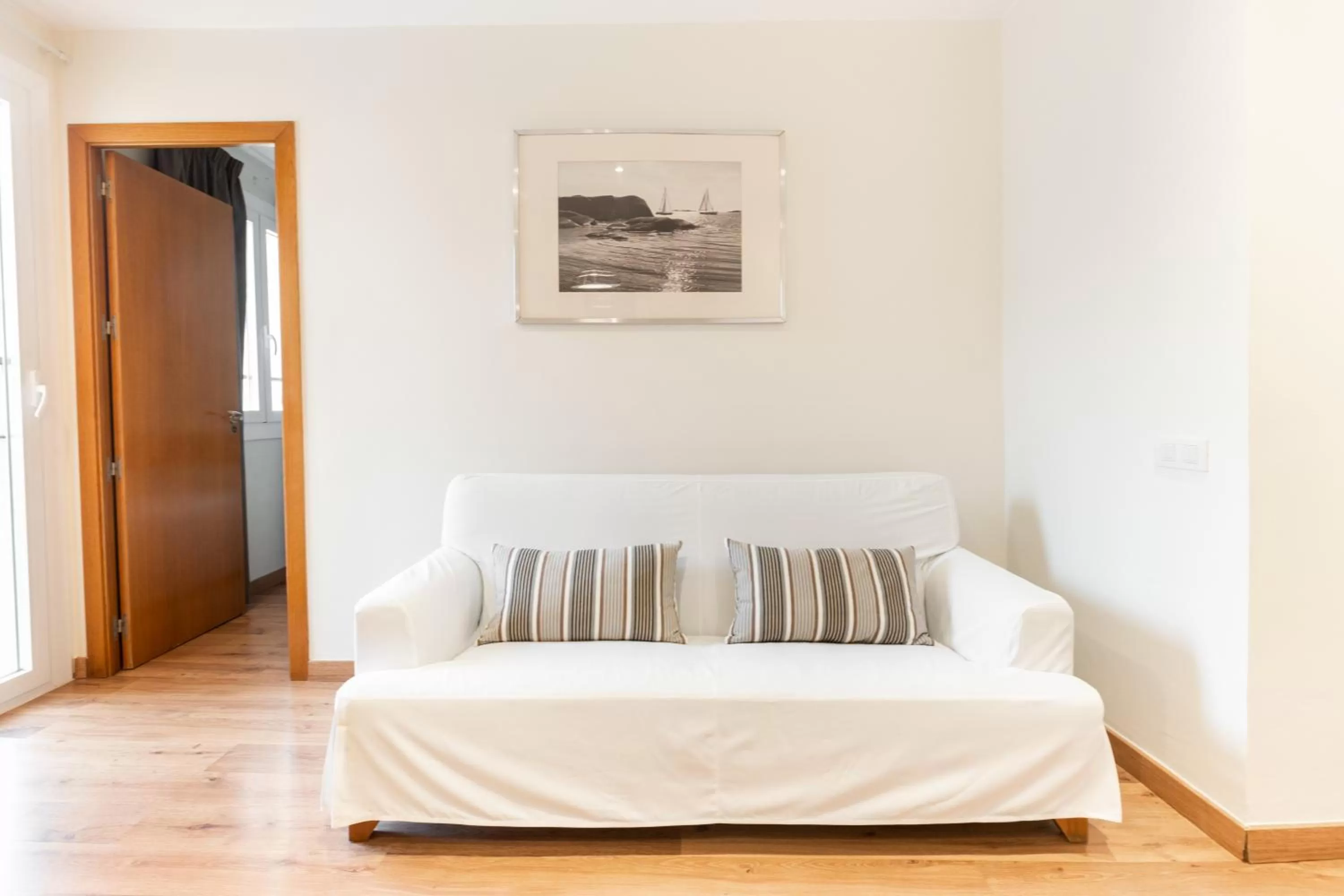 Seating area, Bed in Atica Apartments - by Weflating