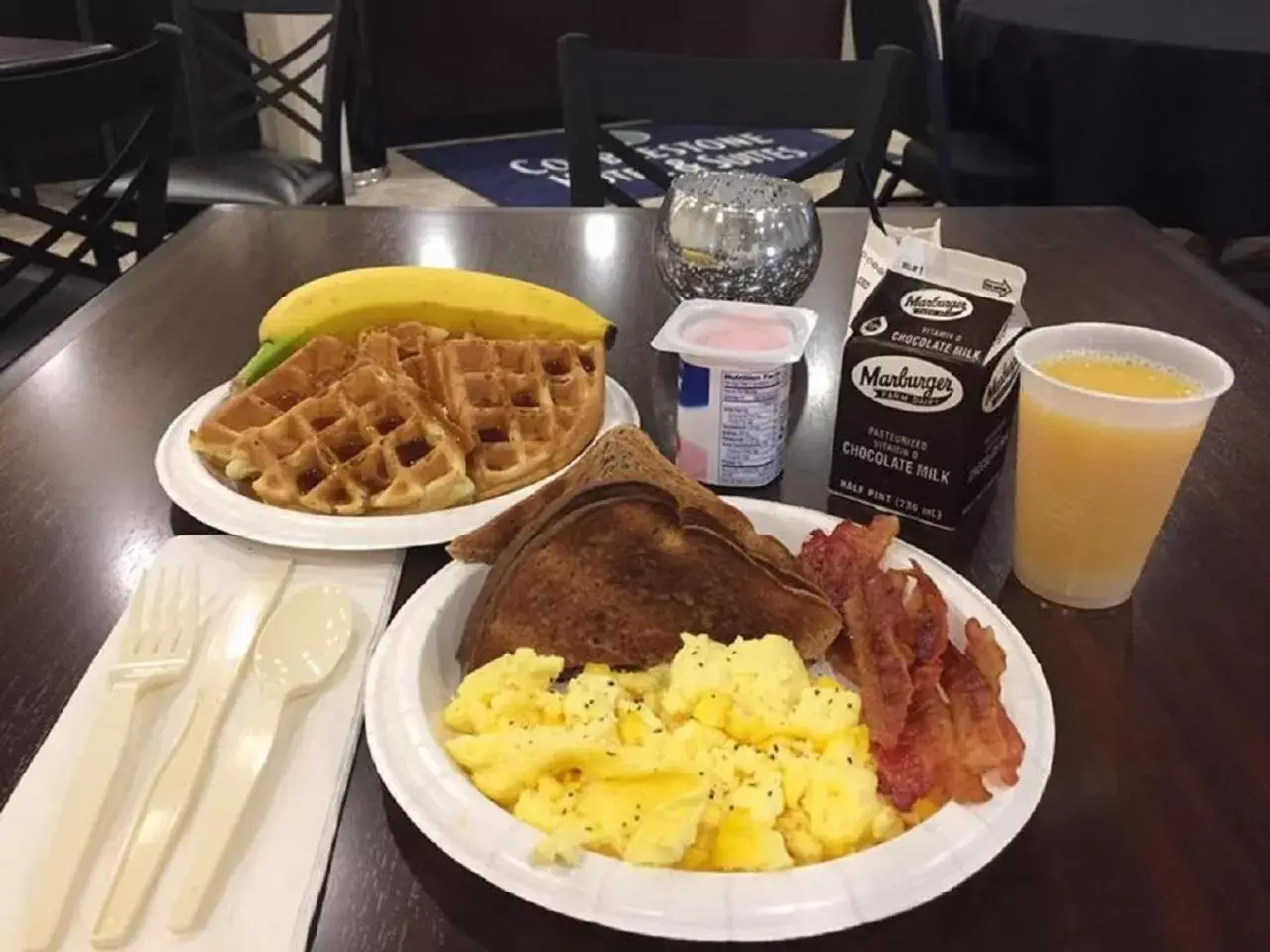 American breakfast in Cobblestone Inn & Suites - Vinton, LA