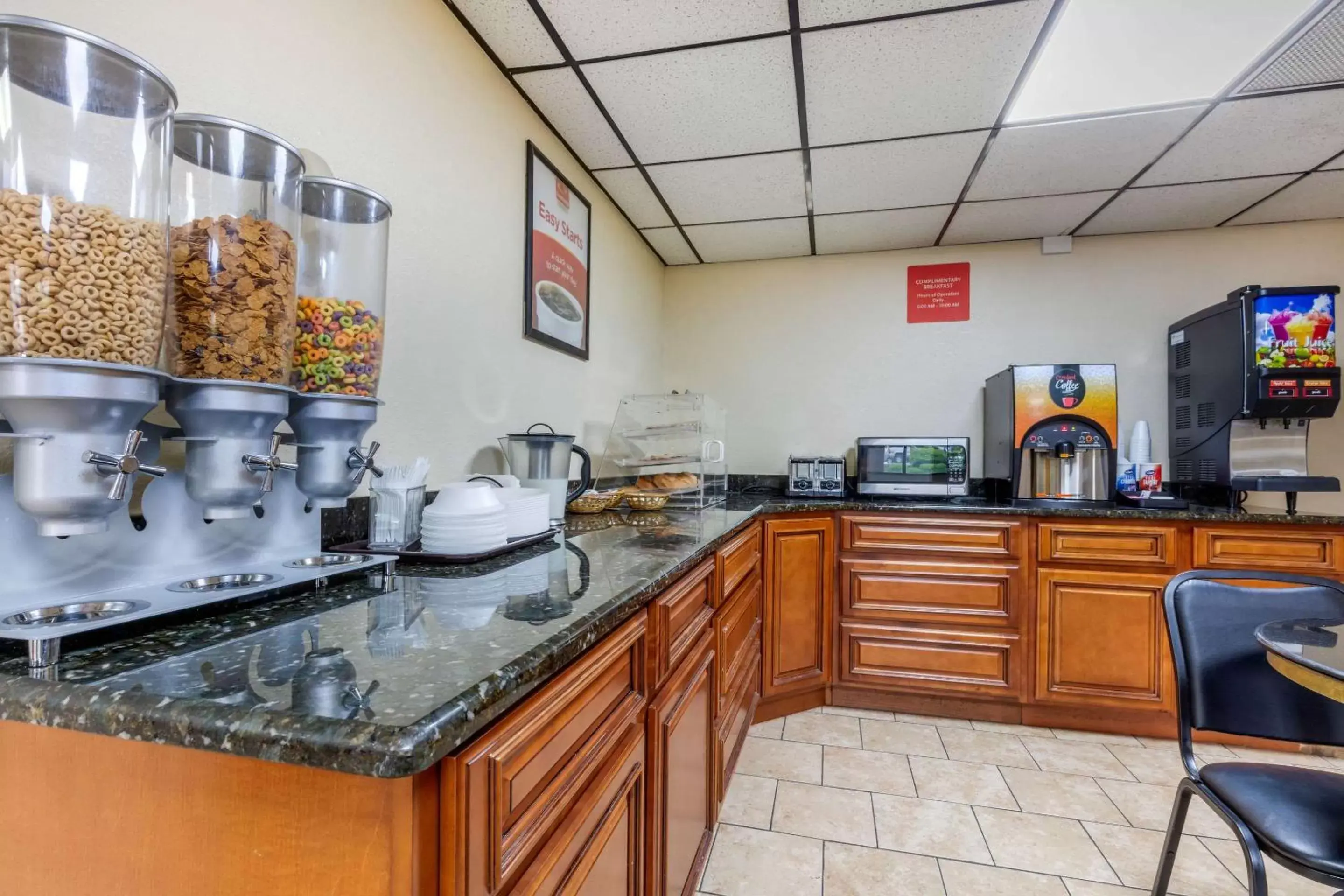 Restaurant/places to eat, Kitchen/Kitchenette in Econo Lodge Chattanooga
