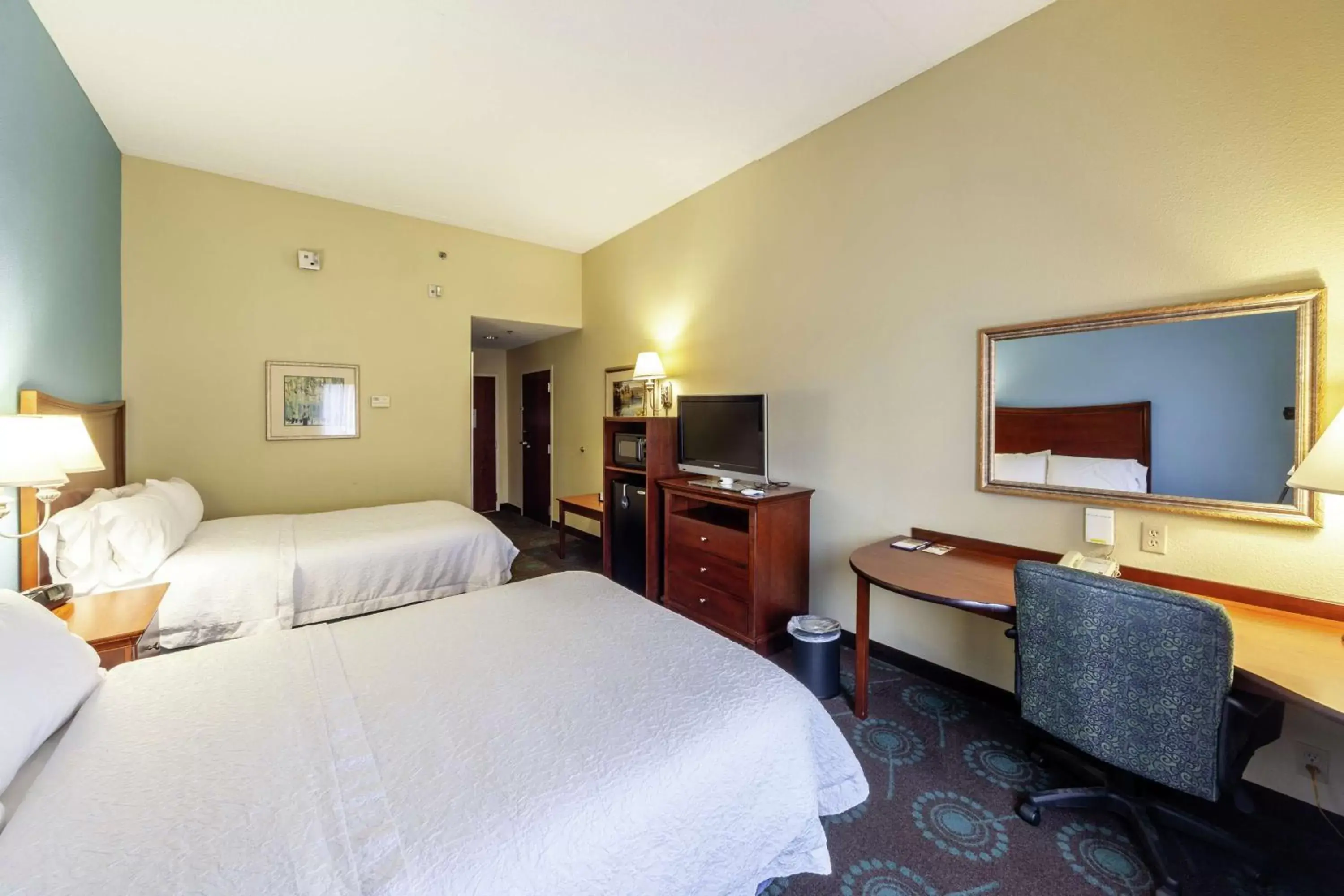 Bedroom, Bed in Hampton Inn Inwood