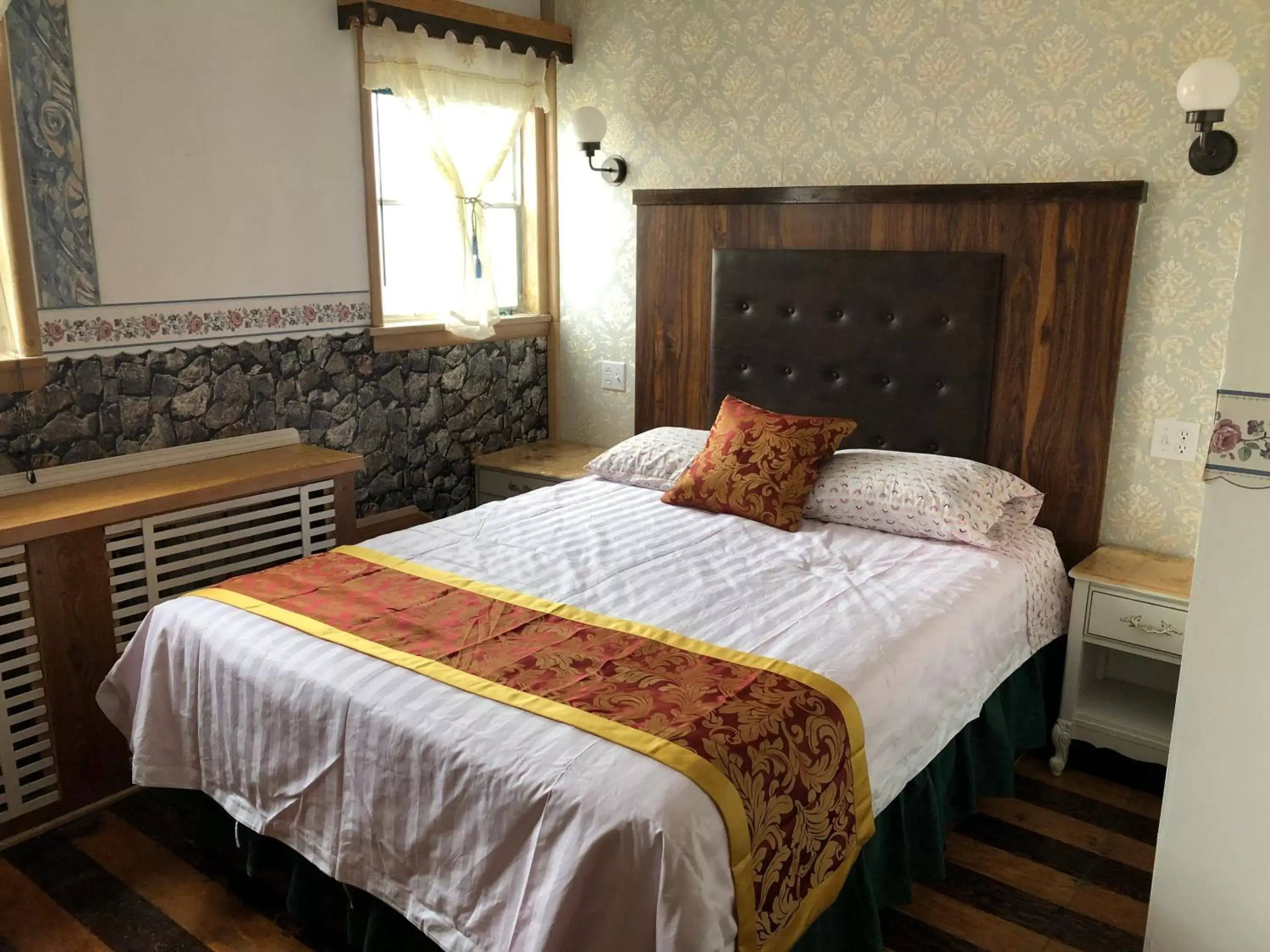 Bed in Heritage Place Hotel