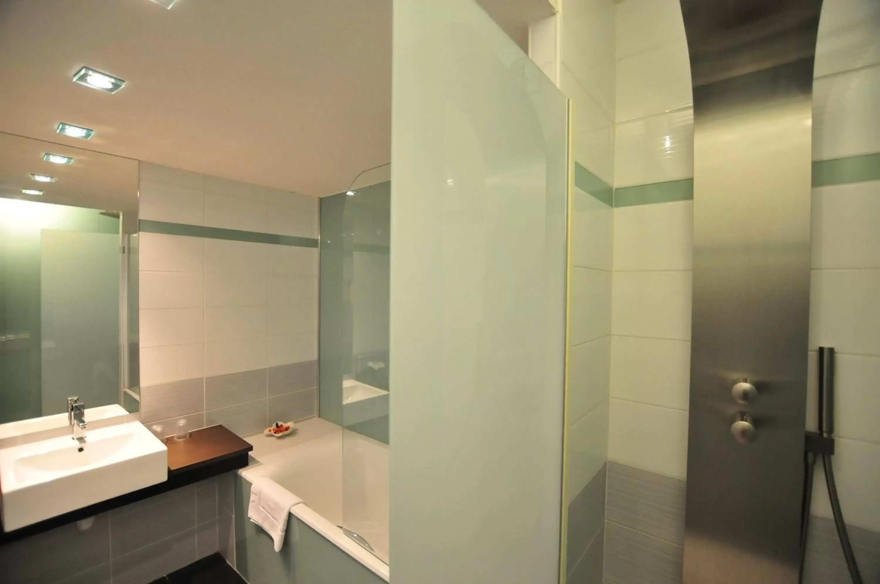Bathroom in Hotel Europole