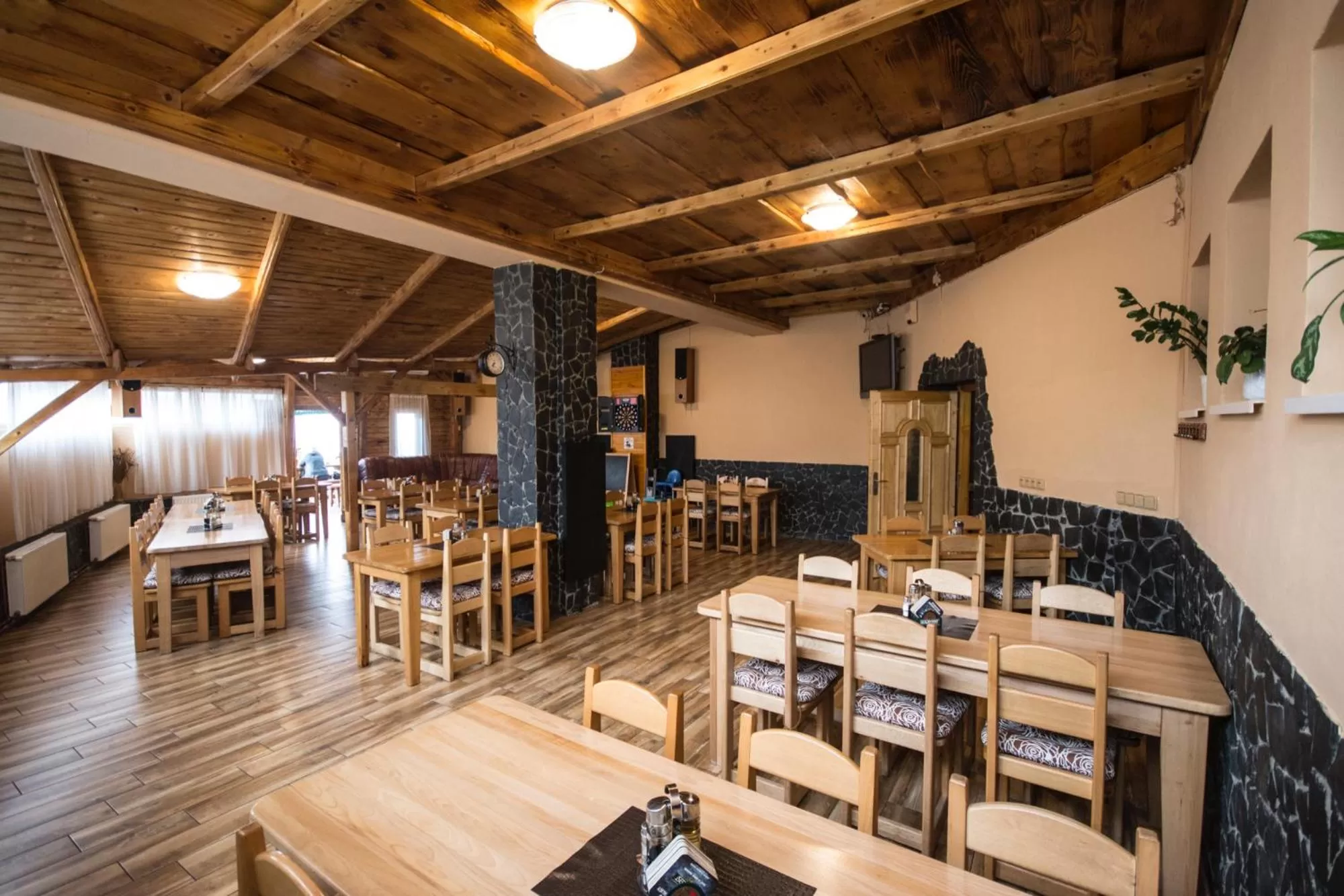 Restaurant/places to eat in Hotel Taurus