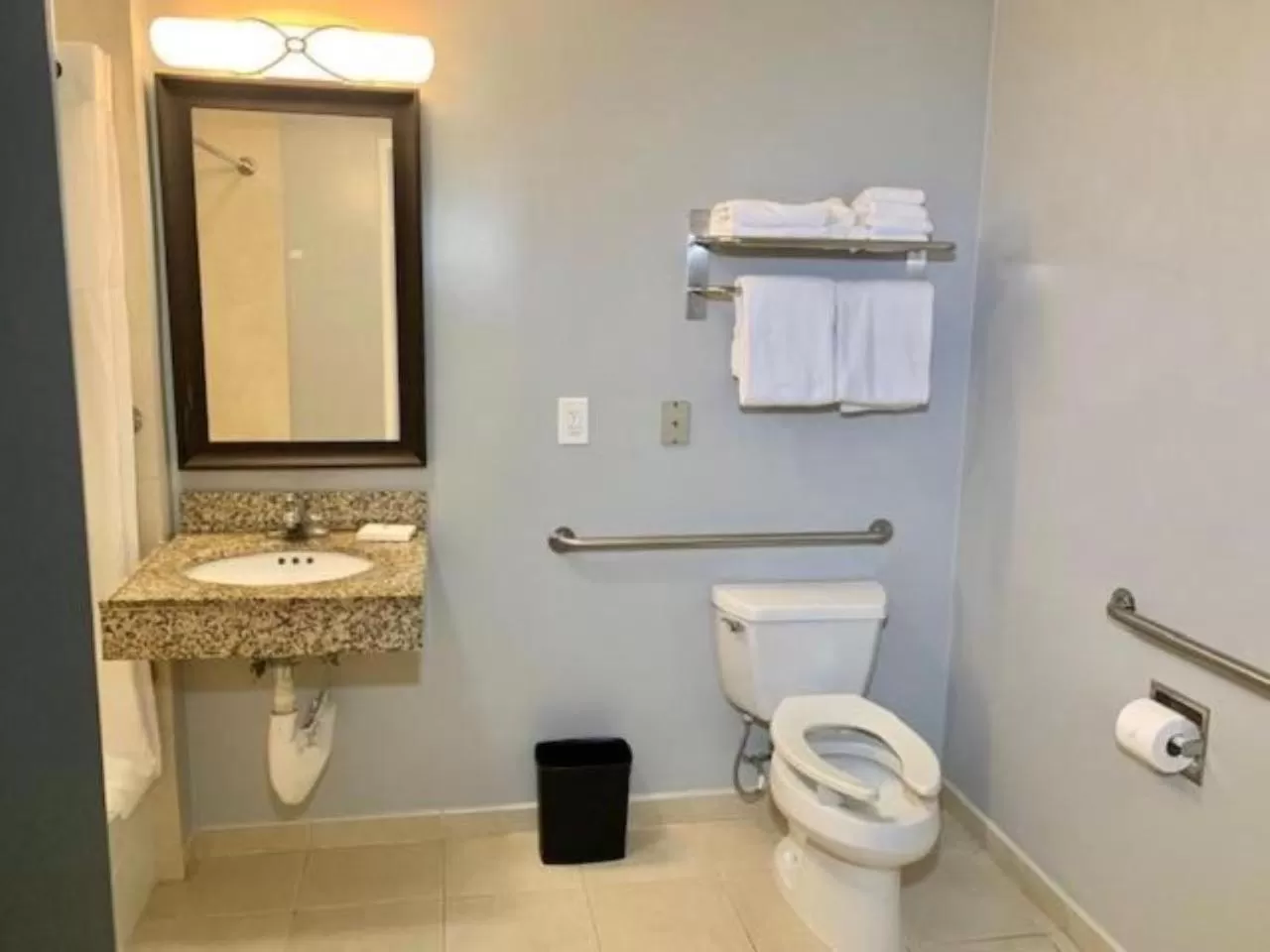 Bathroom in Tilt Hotel Universal-Hollywood, an Ascend Collection Hotel