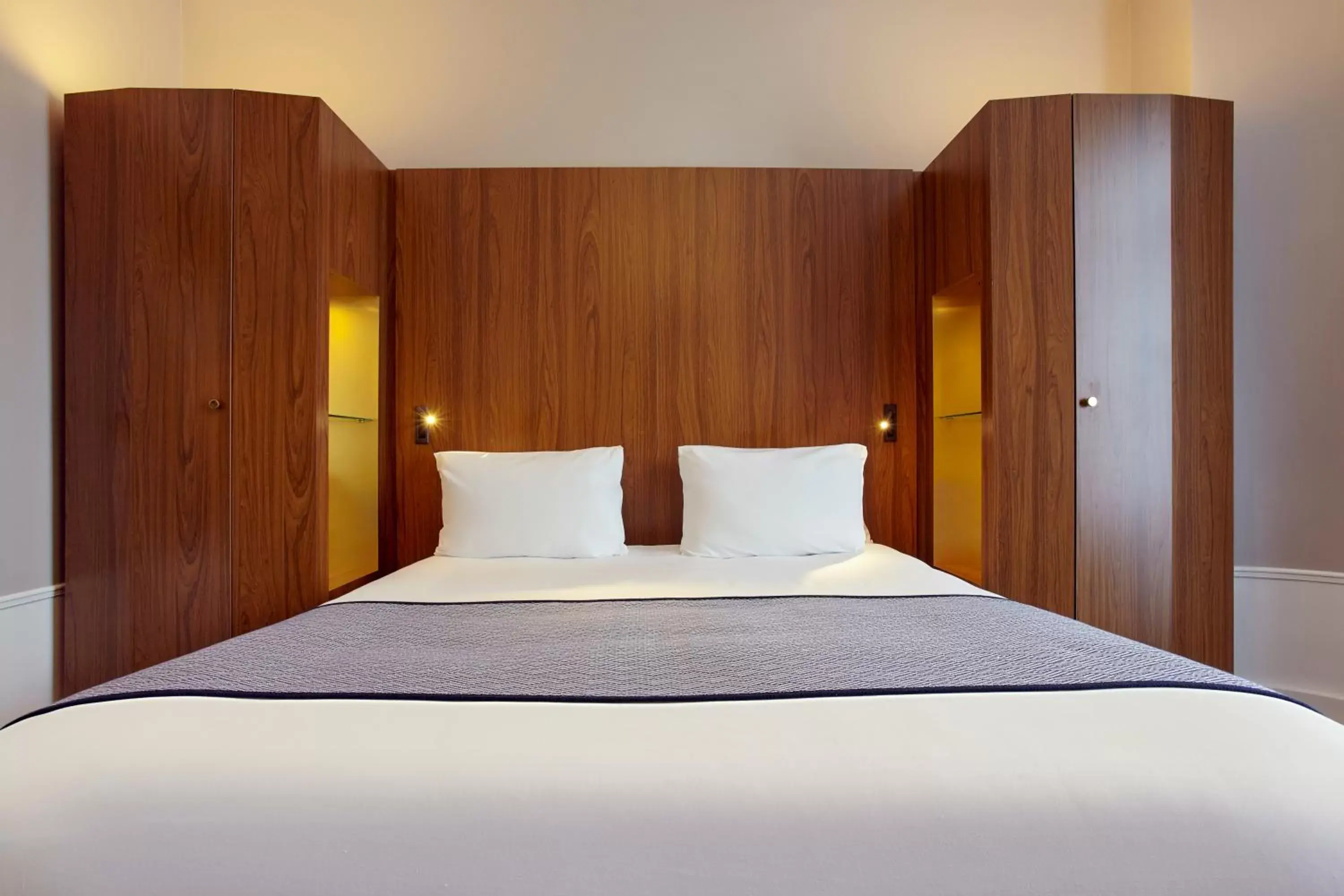 Bed in Holiday Inn Paris - Gare de Lyon Bastille, an IHG Hotel