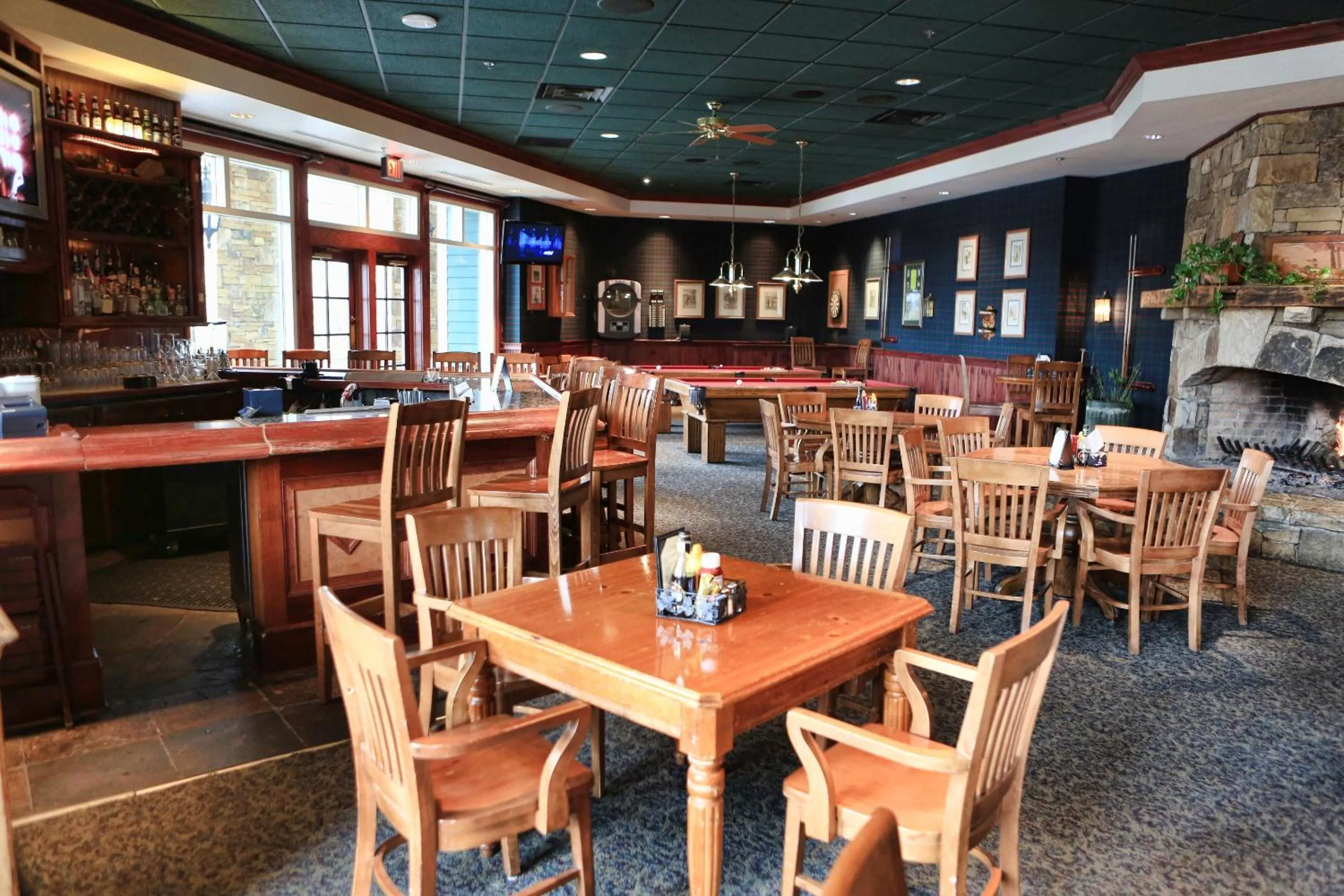 Lounge or bar in Brasstown Valley Resort & Spa